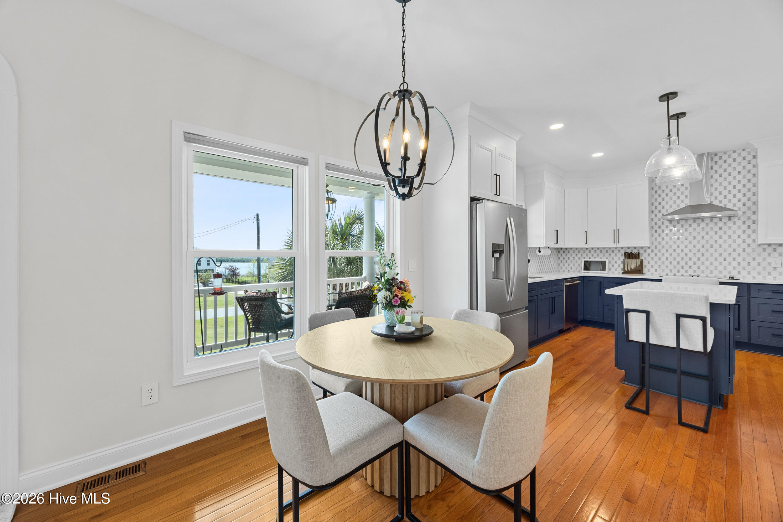 100567542 | Photo 16