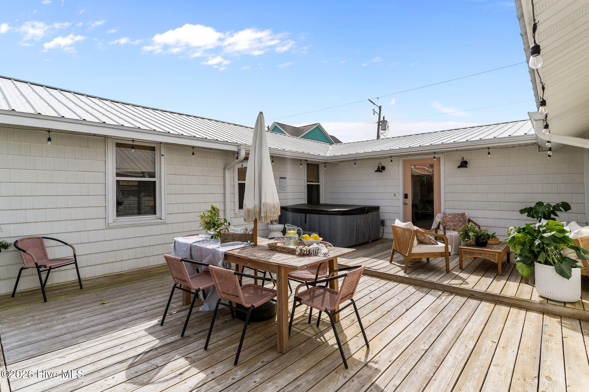 100565968 | Photo 26