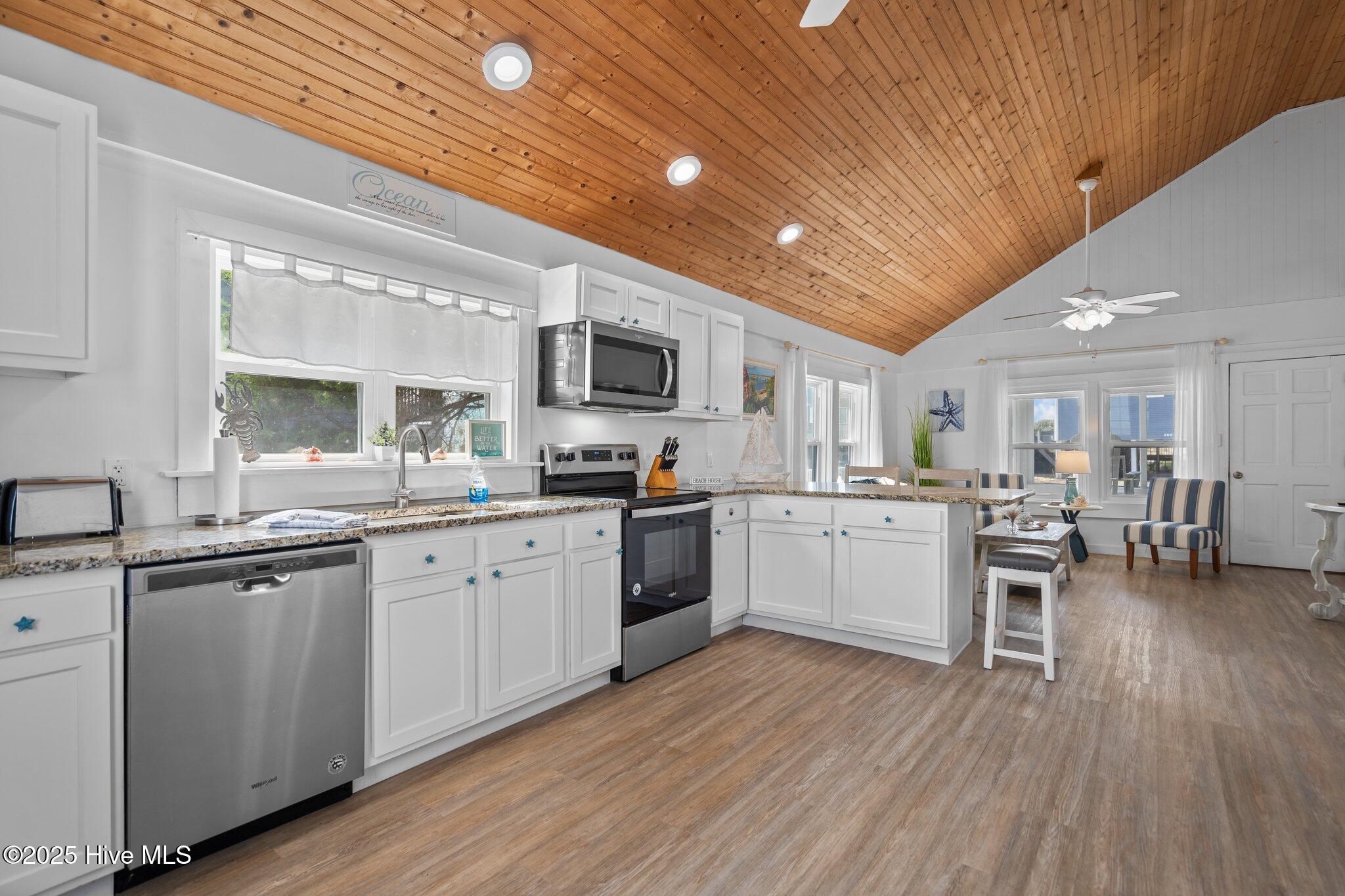 100537194 | Photo 14