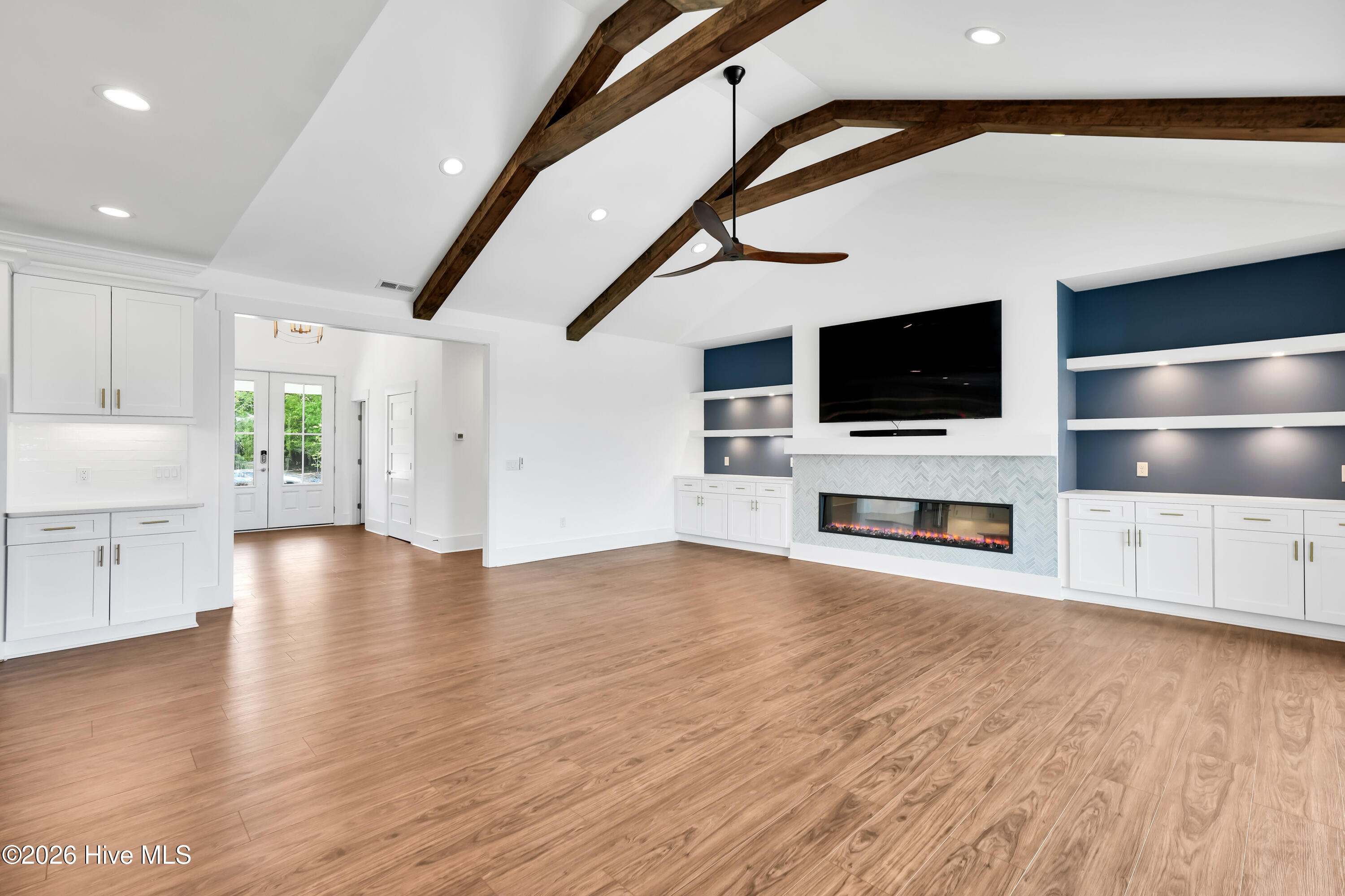 100567914 | Photo 15