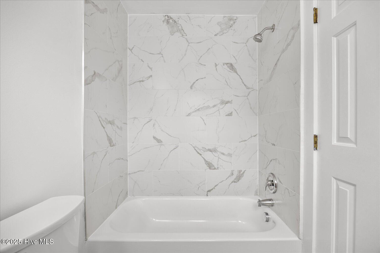 100519380 | Photo 29