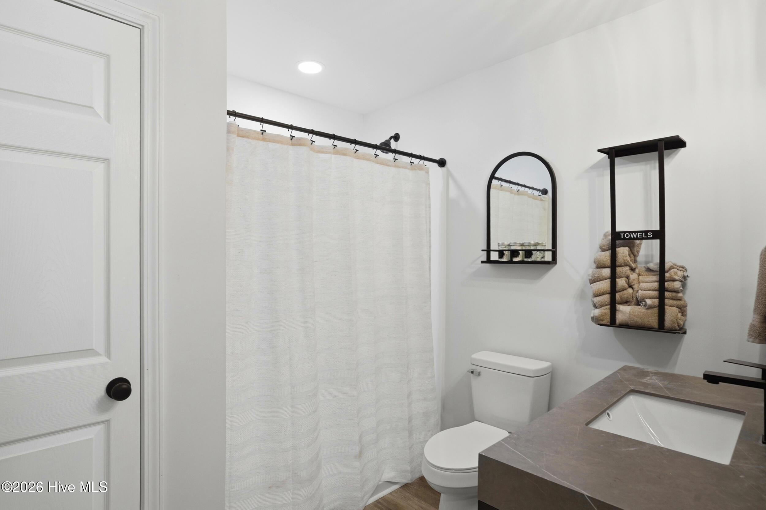 100561459 | Photo 15