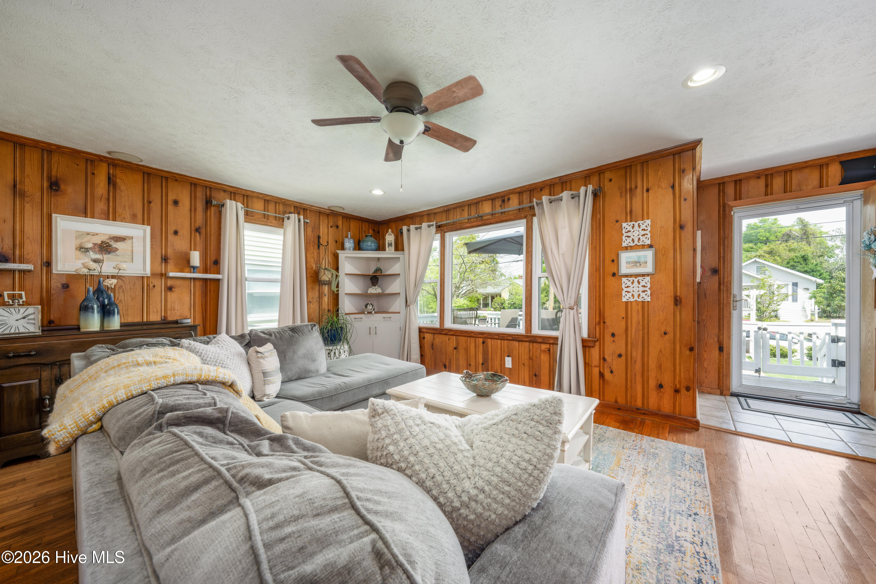 100565706 | Photo 21