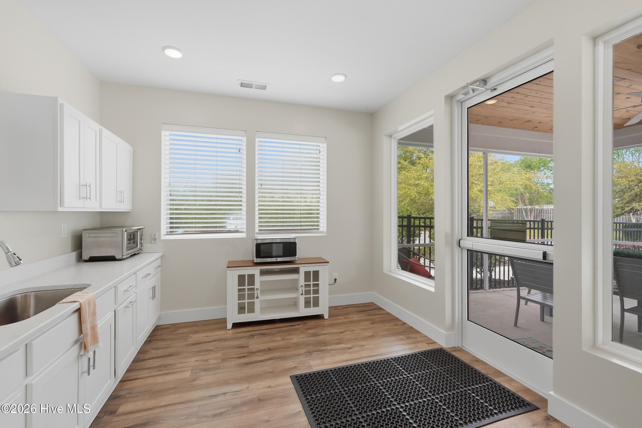 100565388 | Photo 82