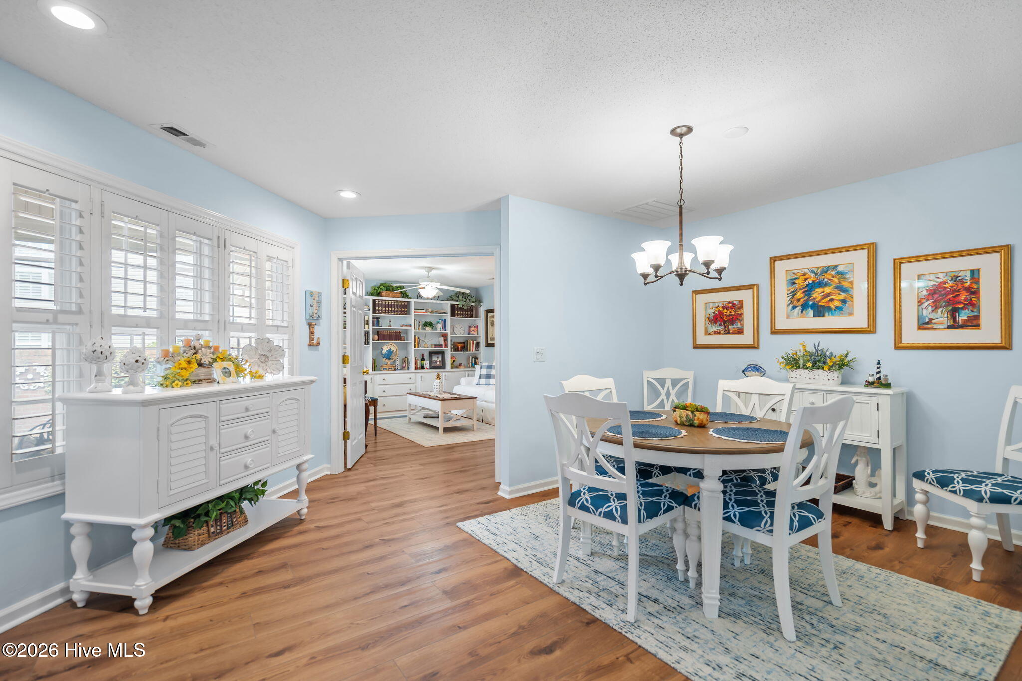 100557863 | Photo 11