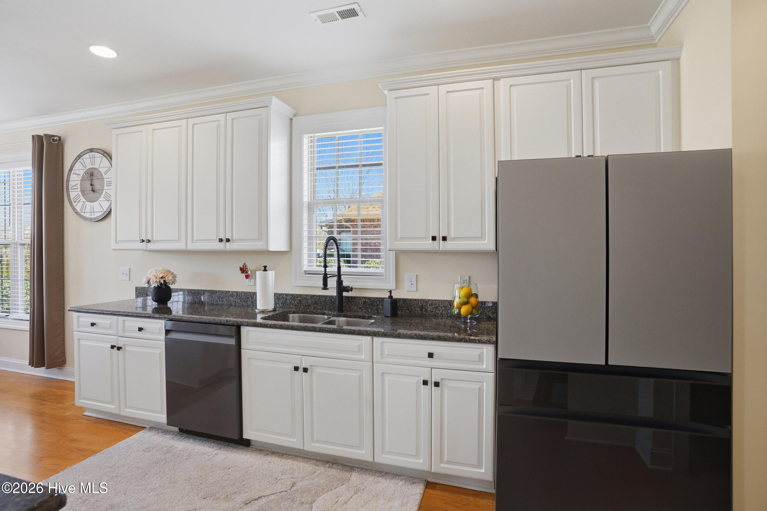 100561149 | Photo 11