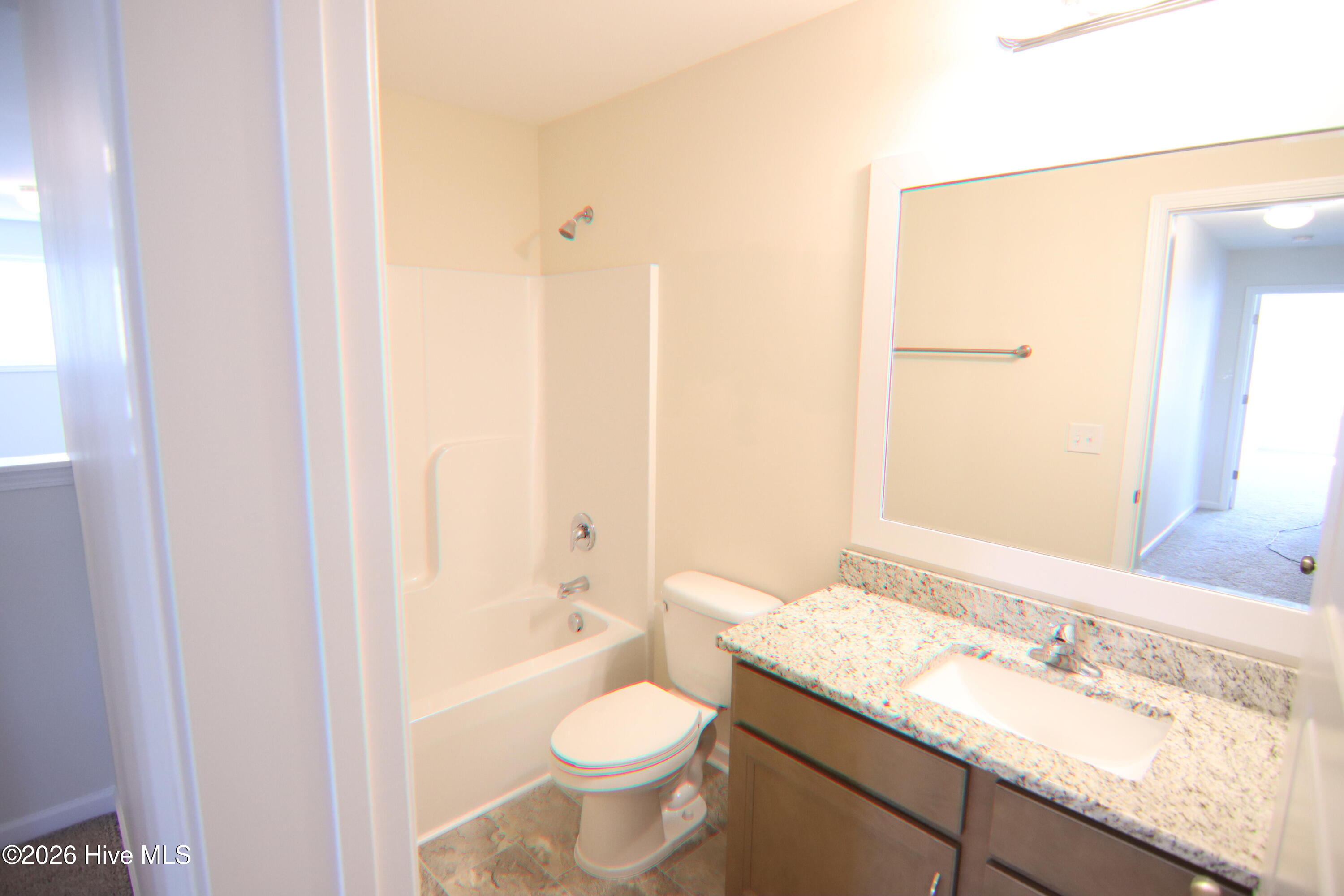 100565825 | Photo 26