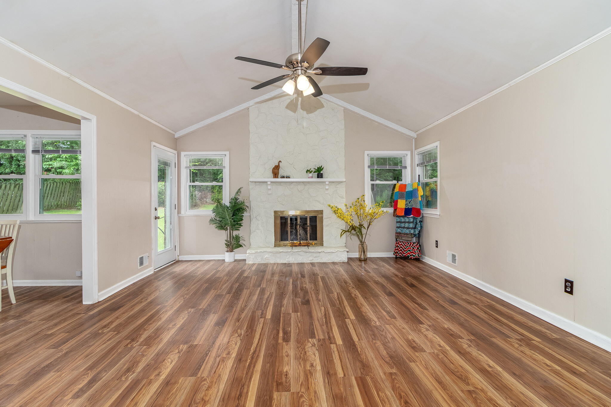 10-web-or-mls-105 DRESDEN DR A©--17