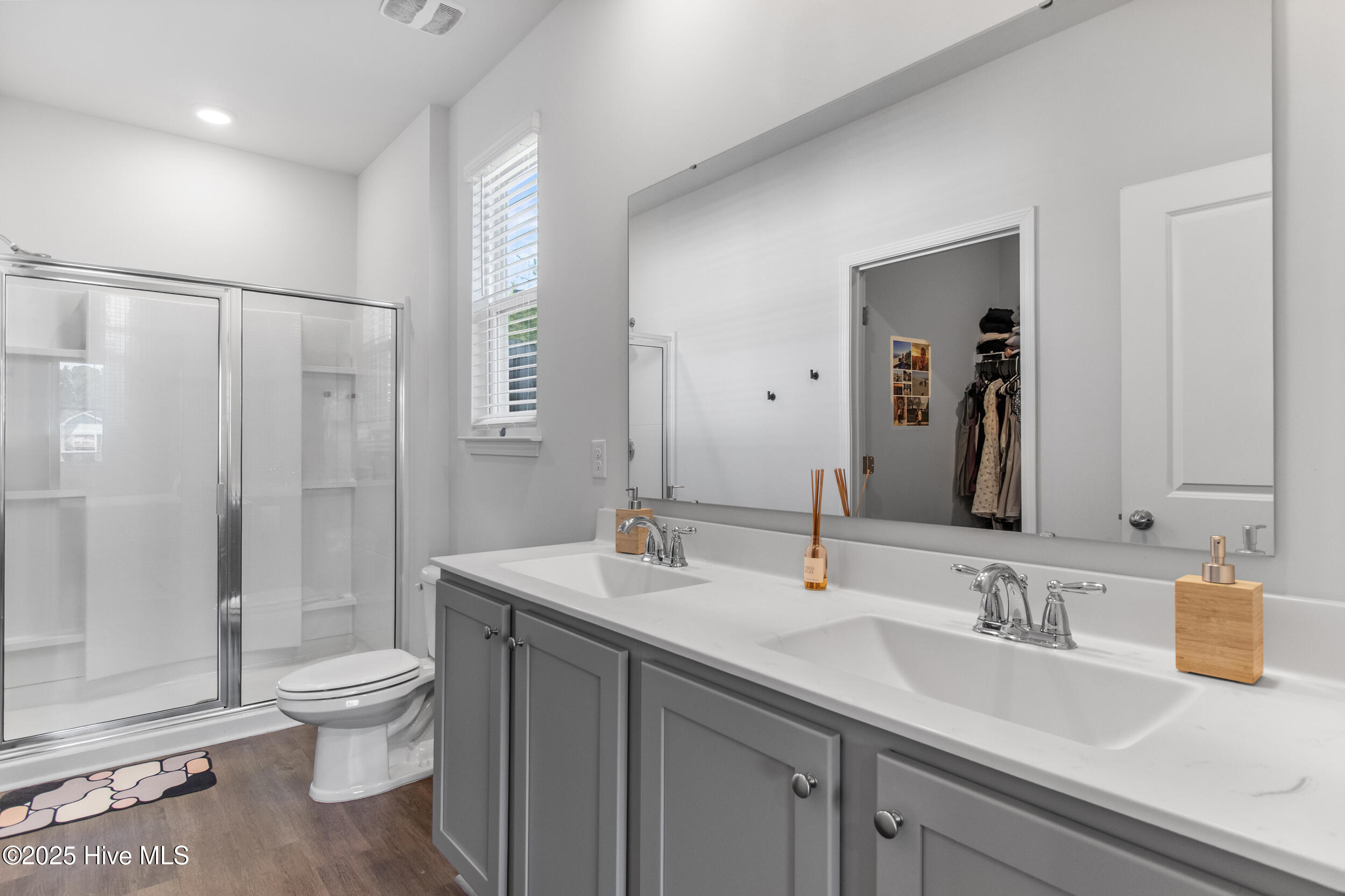 100535105 | Photo 27