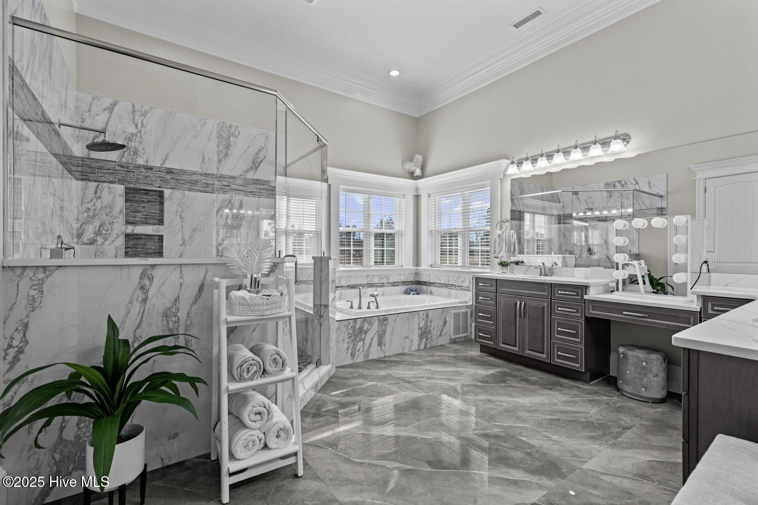 100546022 | Photo 28