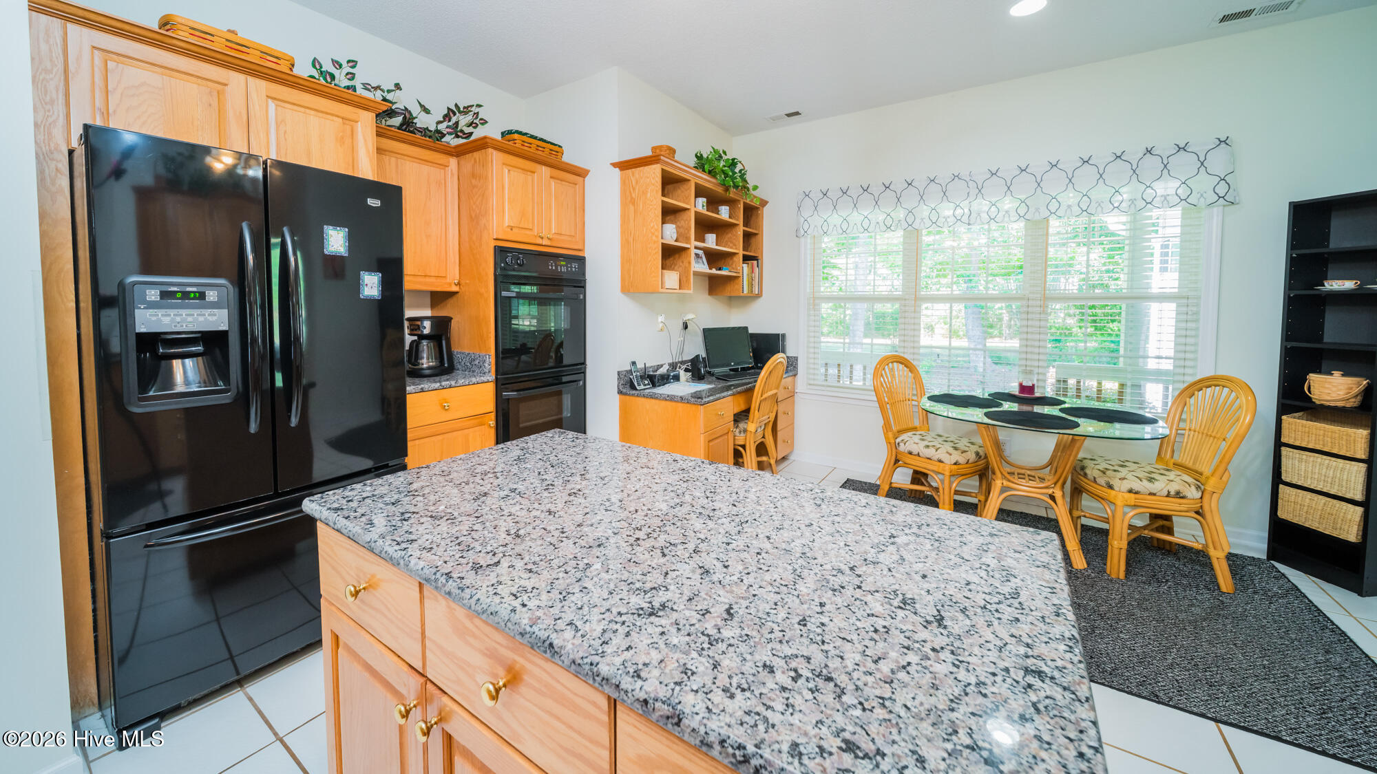 100569963 | Photo 11