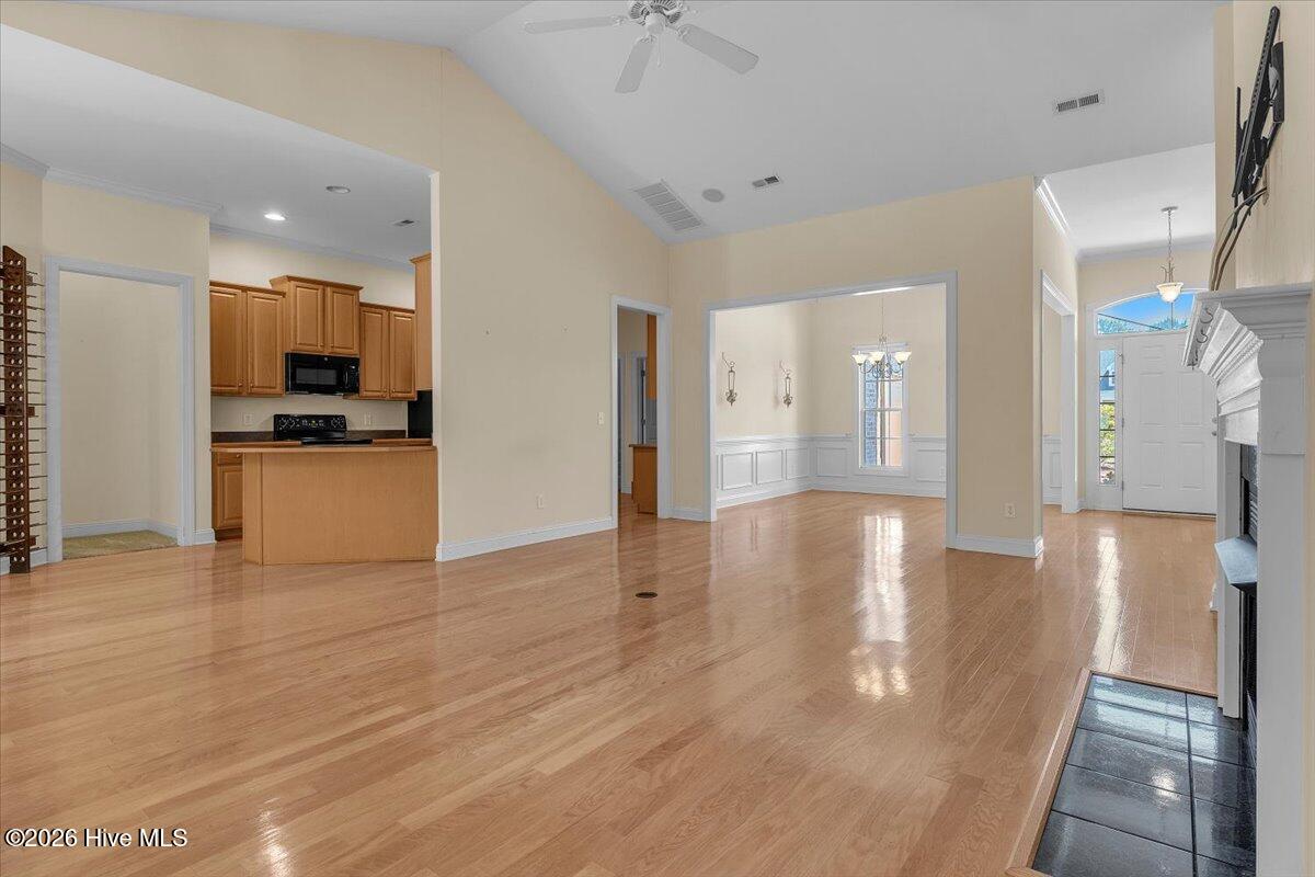 100569829 | Photo 12