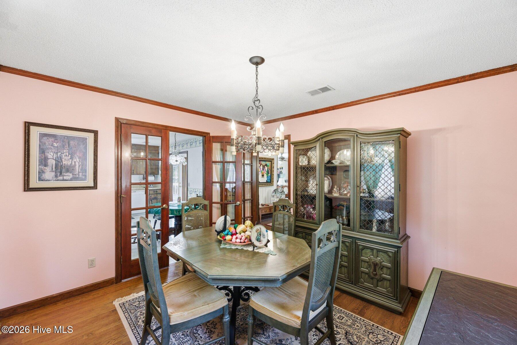 100564189 | Photo 23