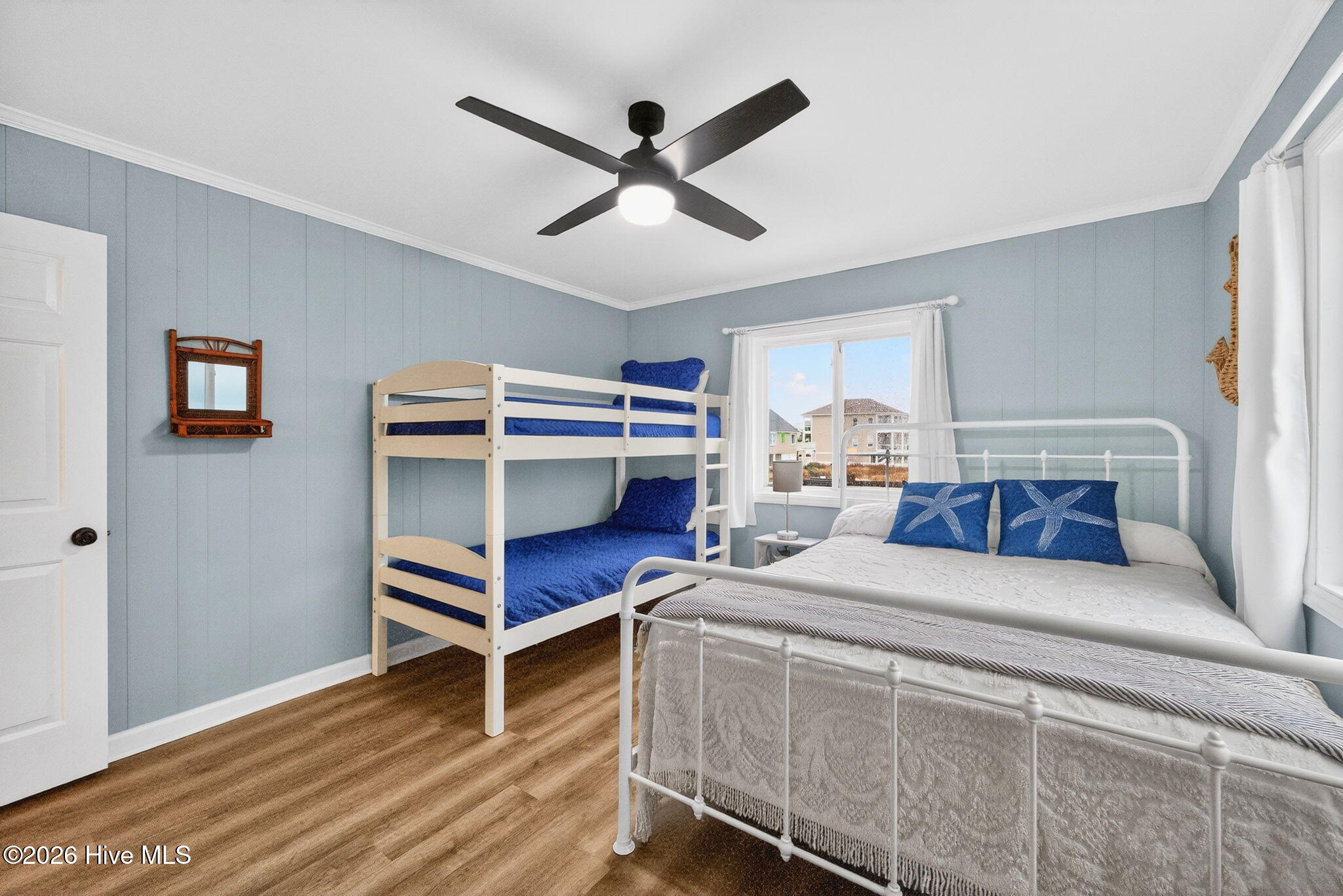 100558118 | Photo 35