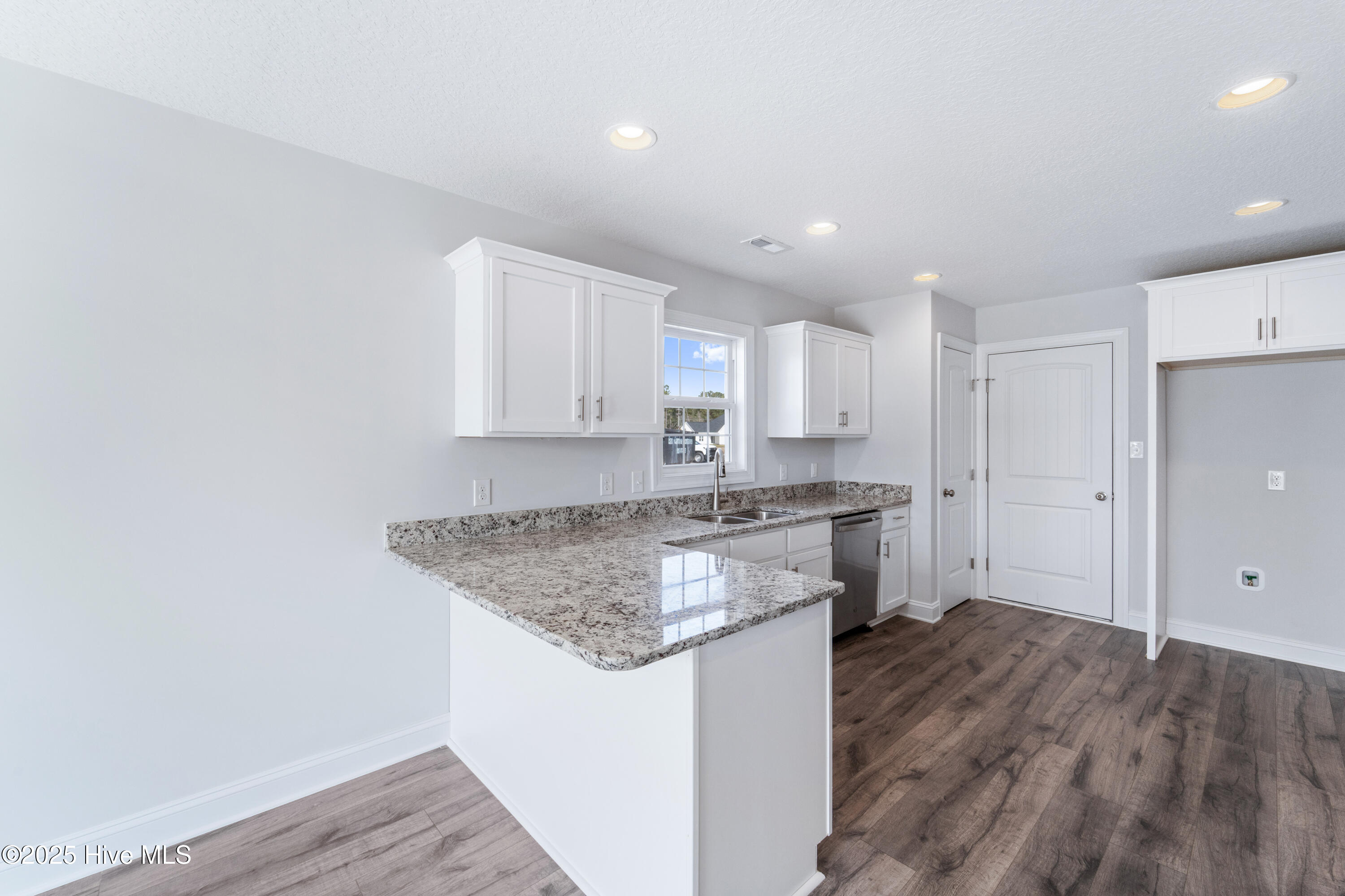 100493464 | Photo 10