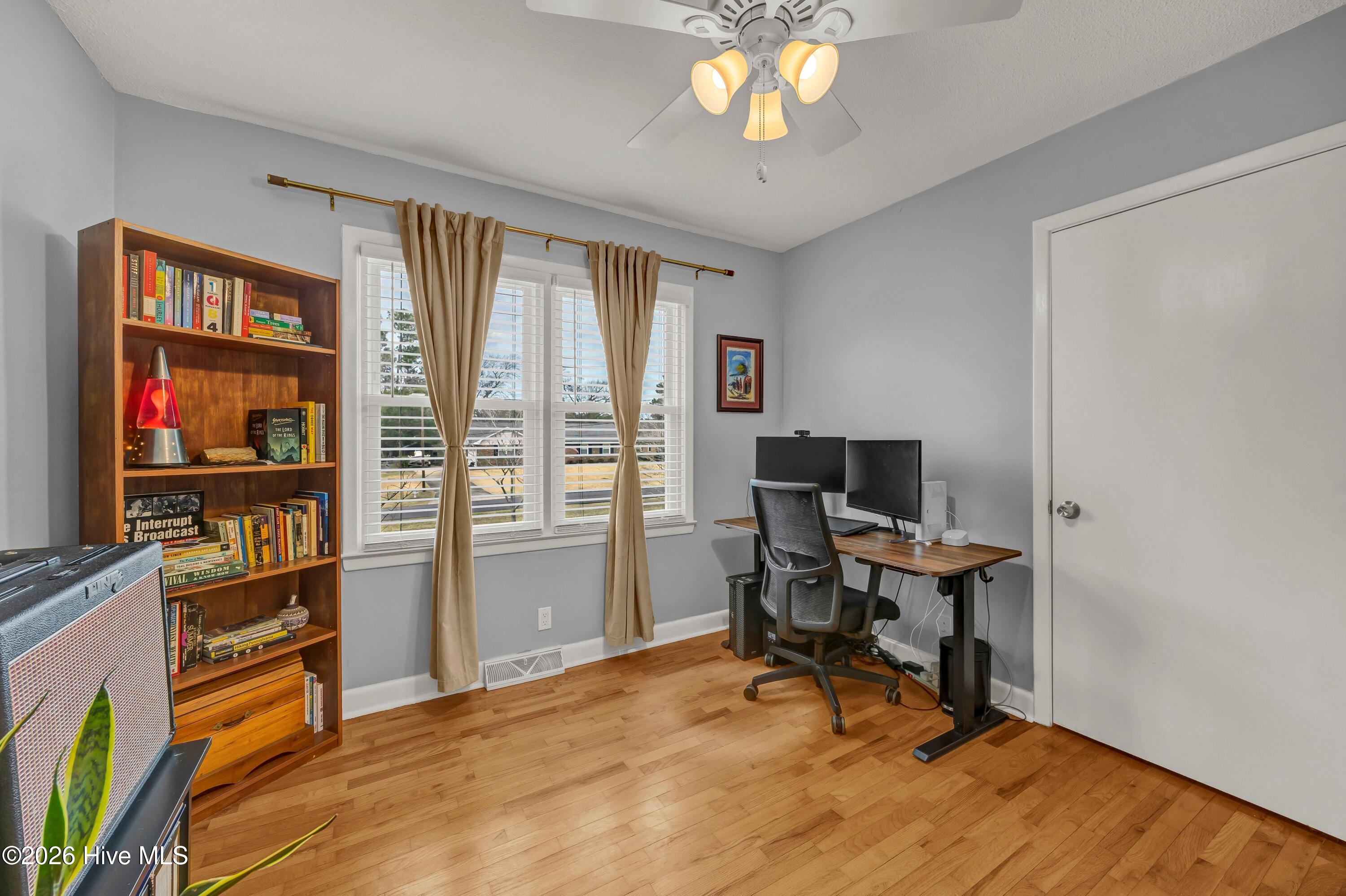 100555704 | Photo 19