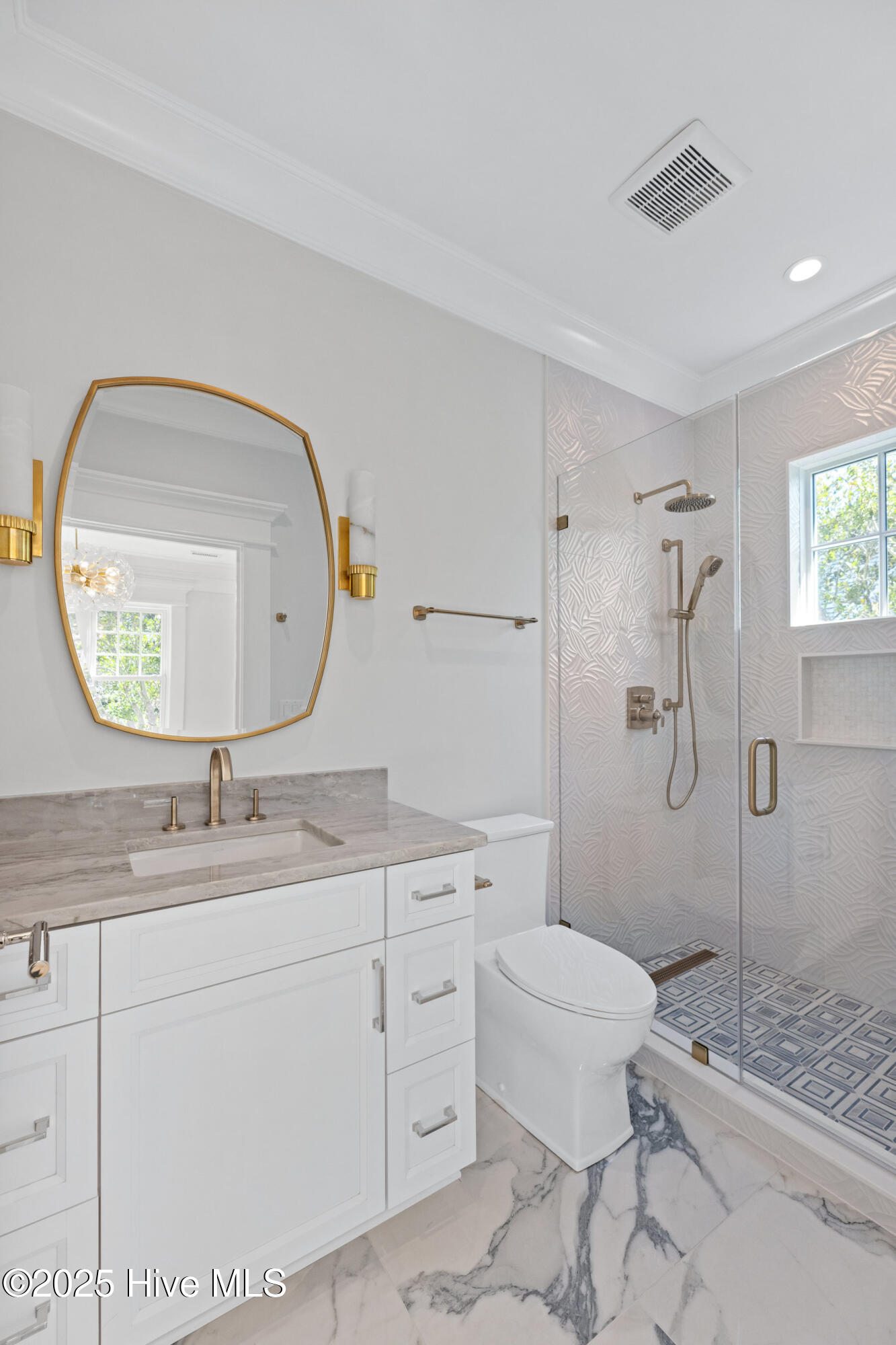 100401243 | Photo 67