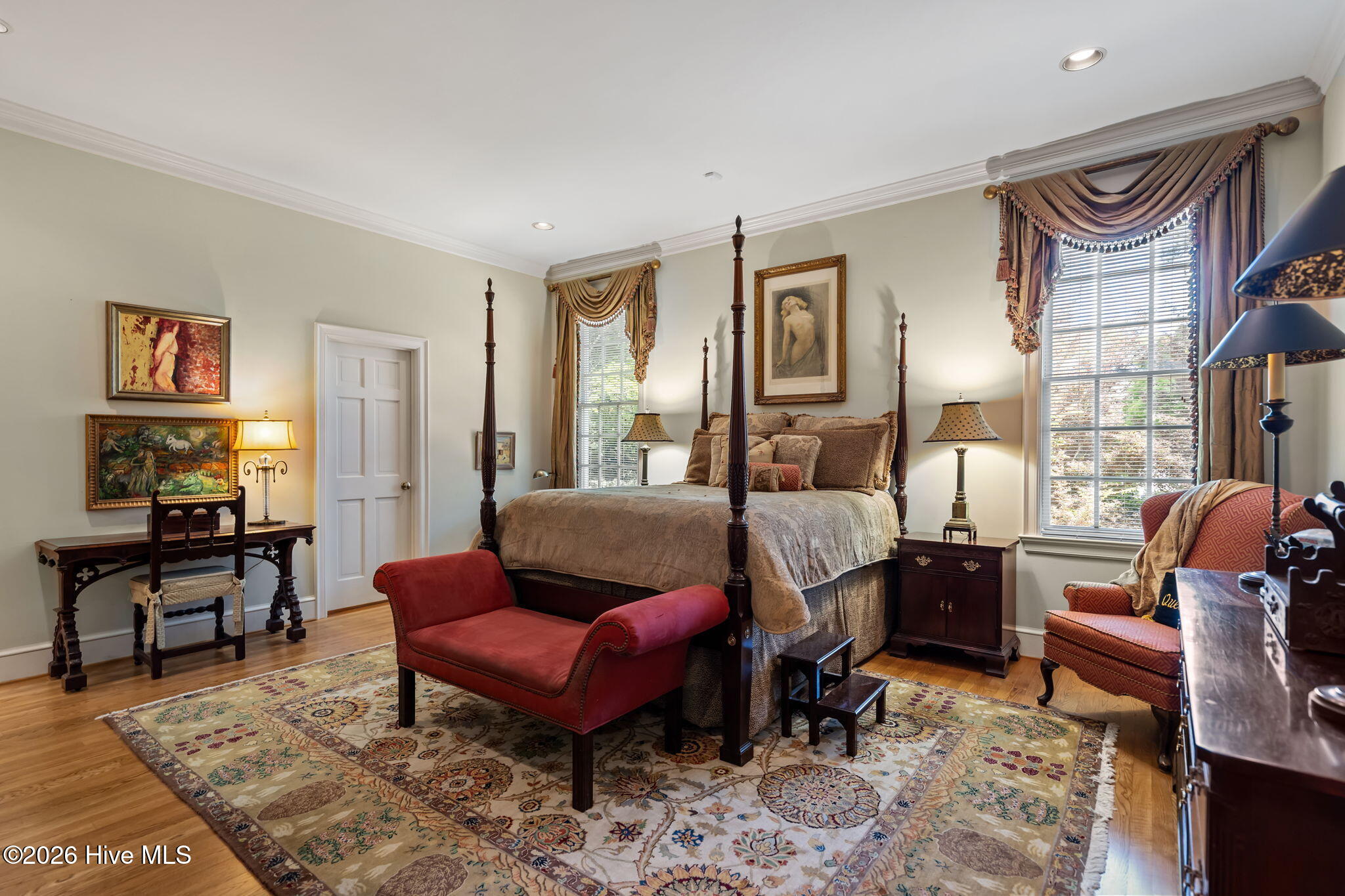 100570294 | Photo 28