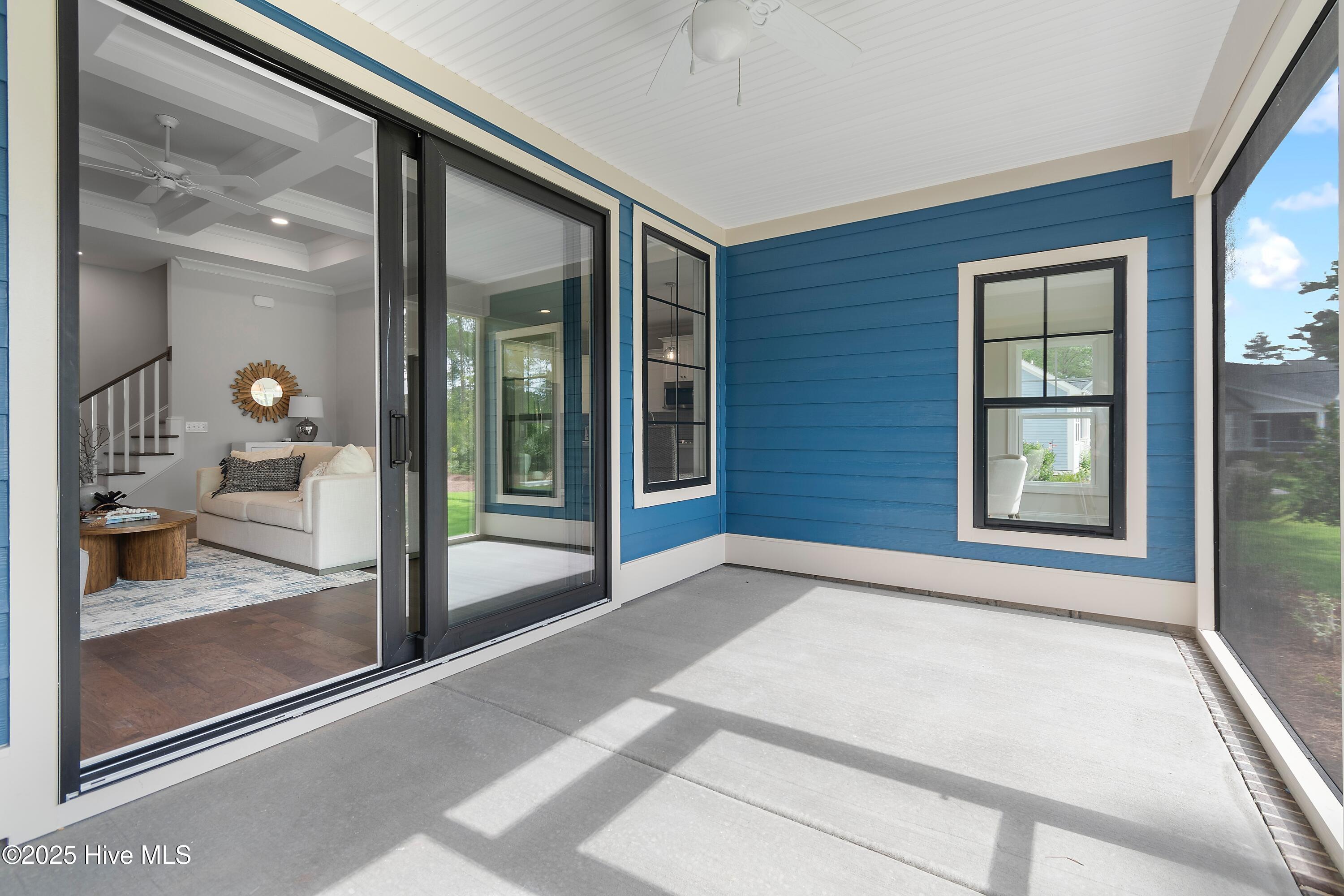 100475755 | Photo 15