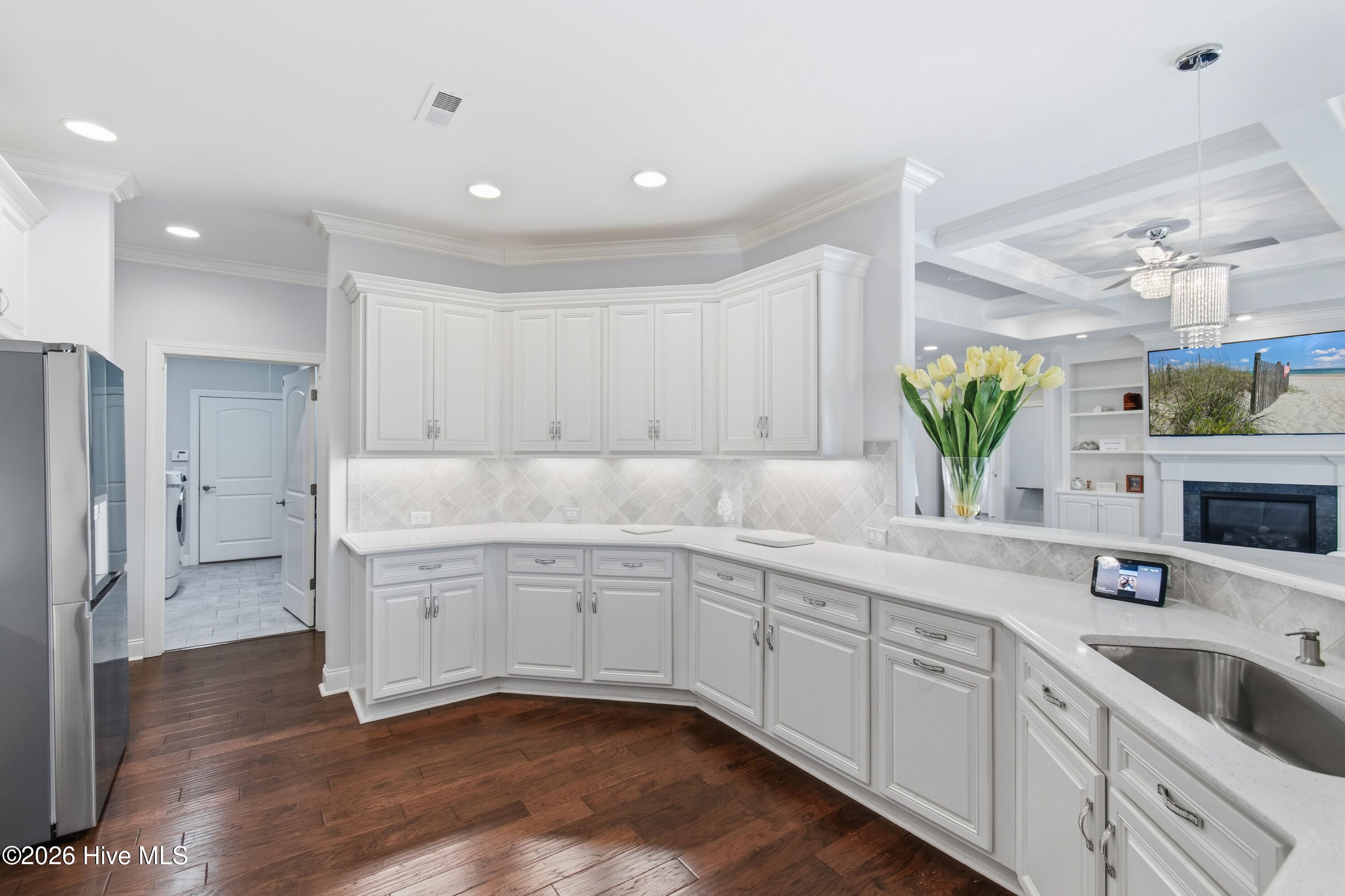 100548705 | Photo 28