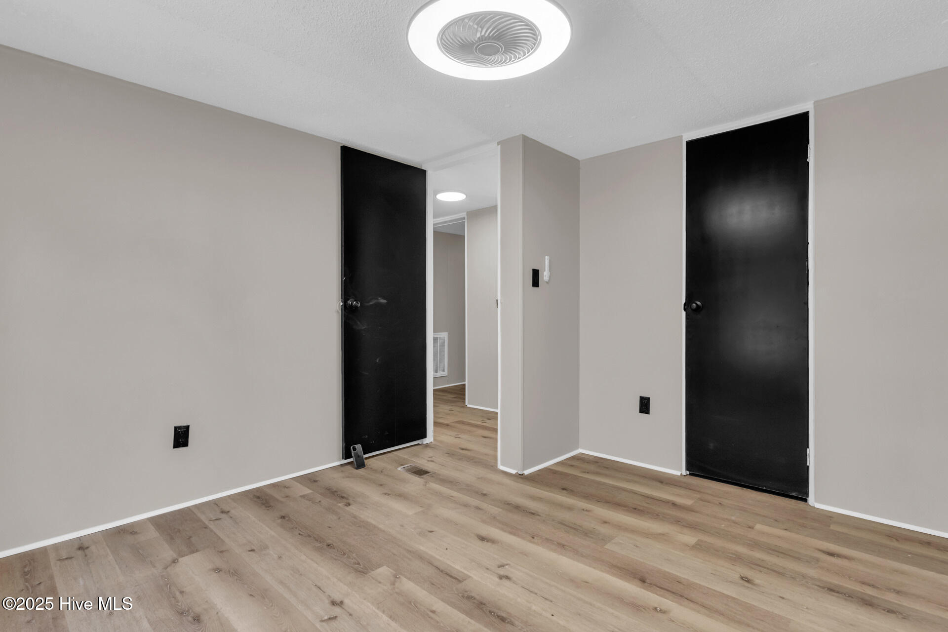 100503188 | Photo 19