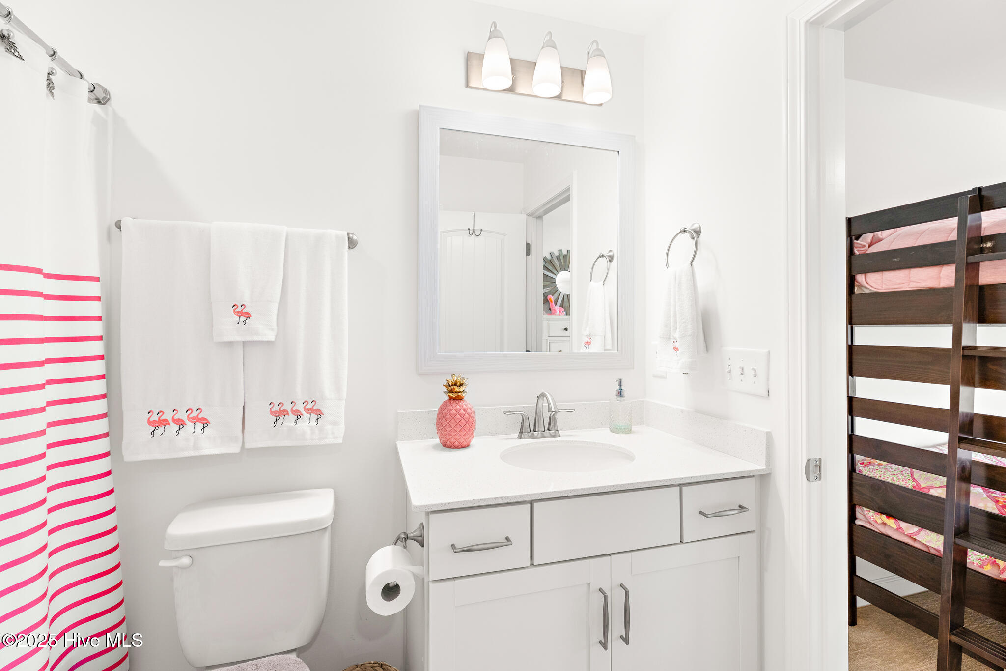 100518032 | Photo 33