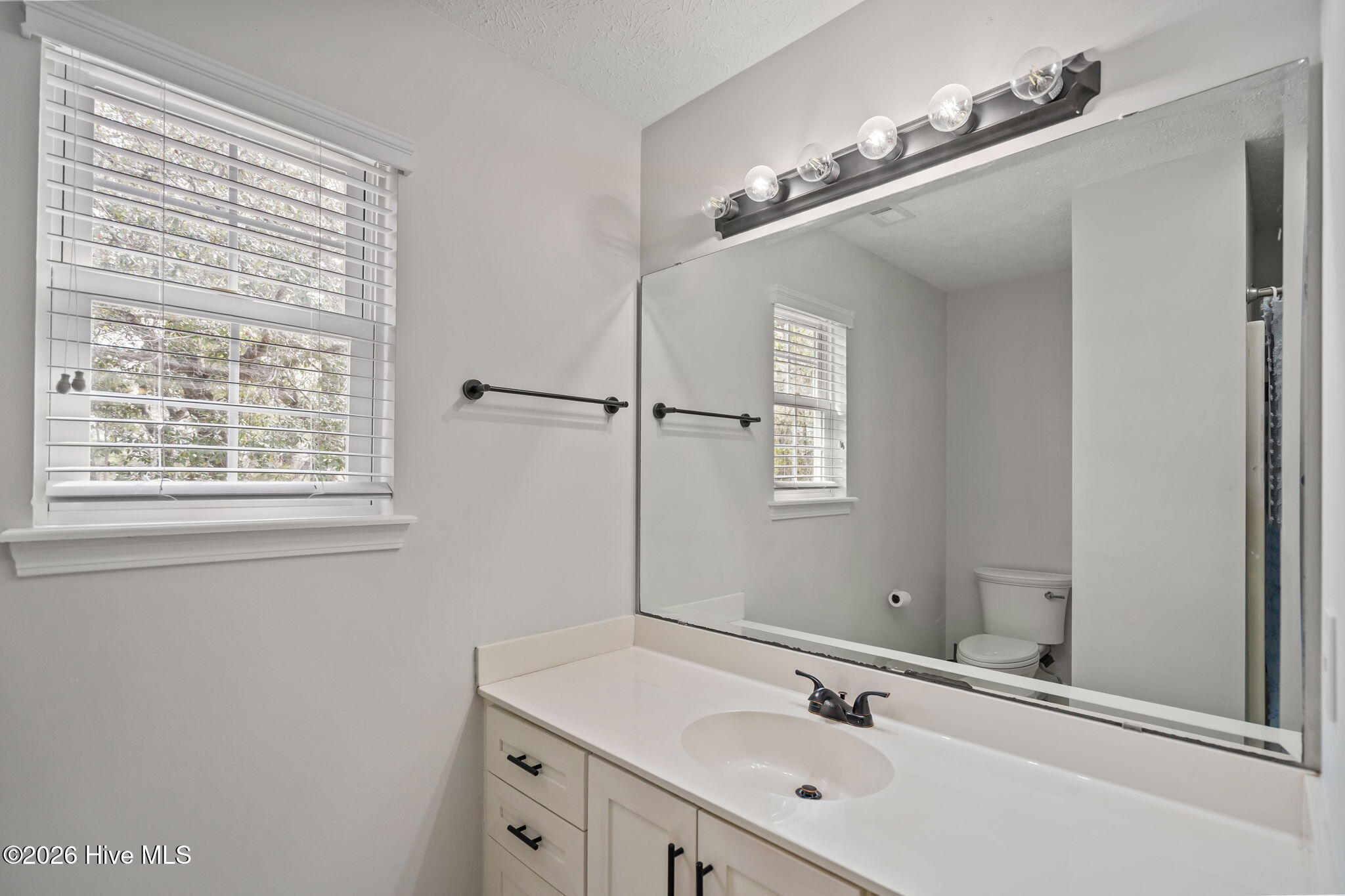 100558103 | Photo 28