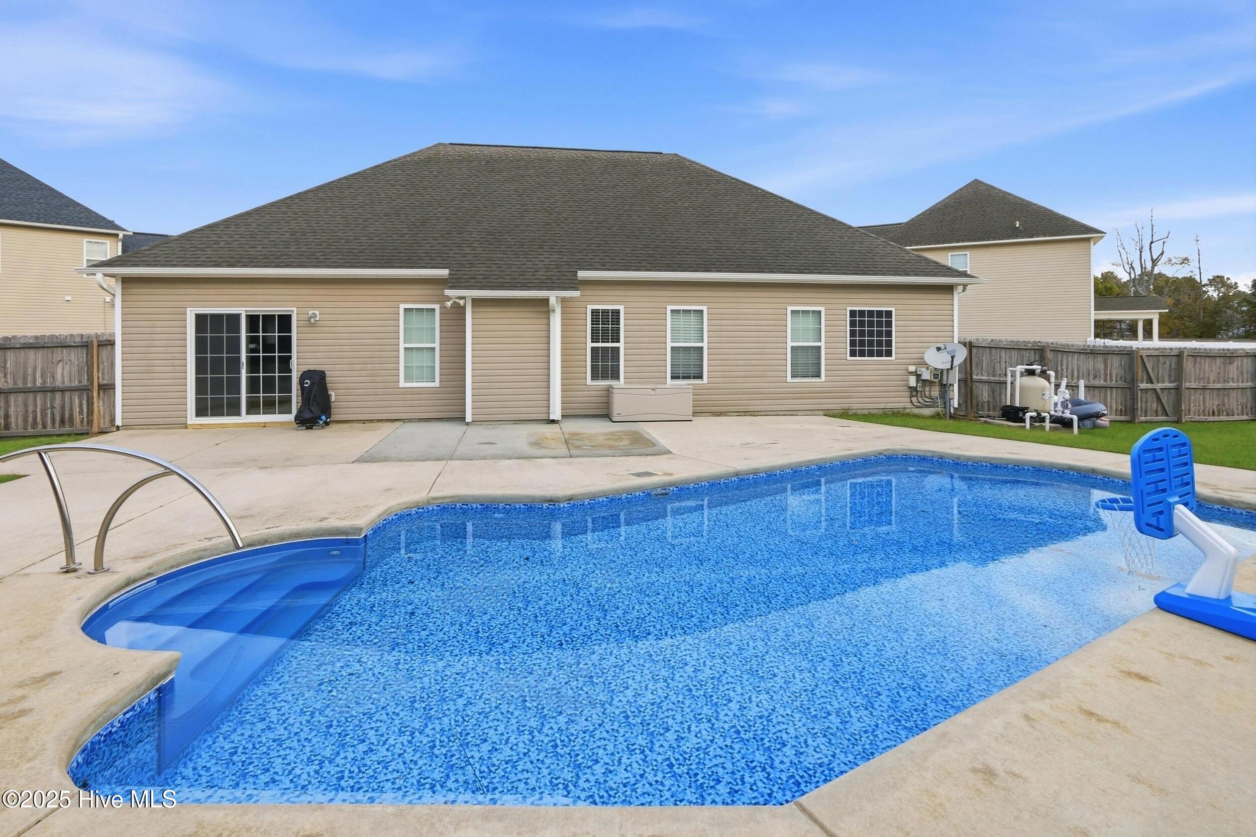 100545601 | Photo 50