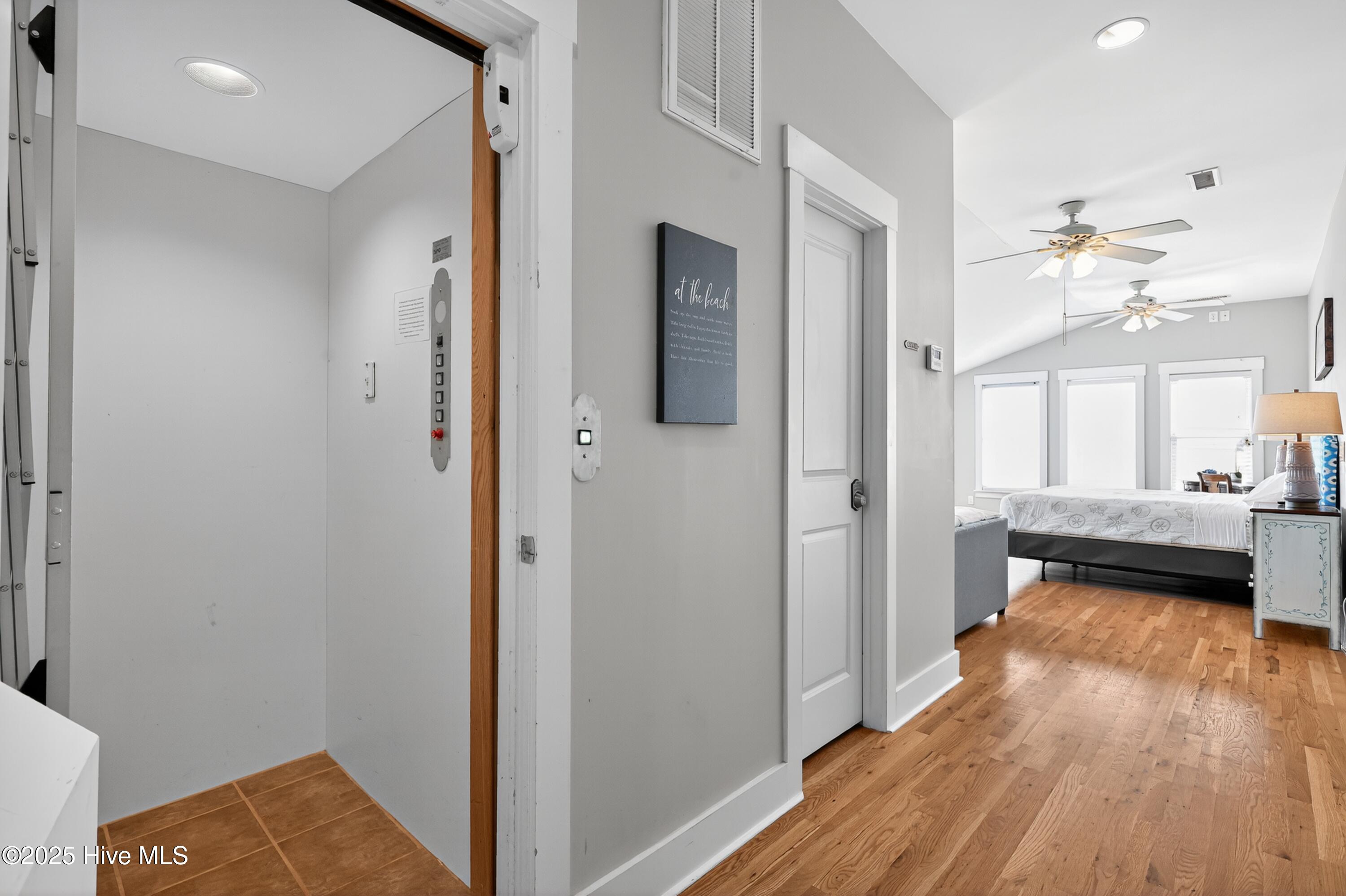 100525482 | Photo 49