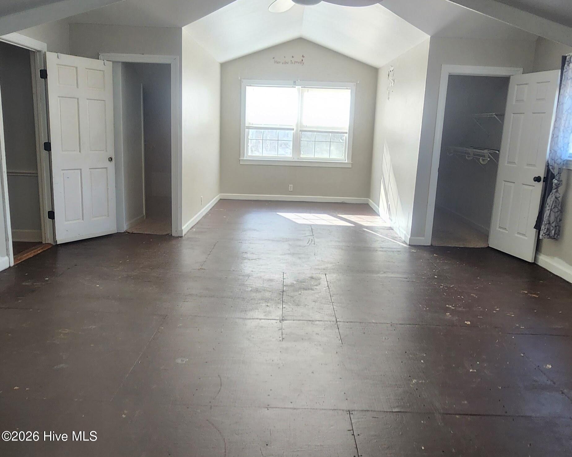 100550310 | Photo 14