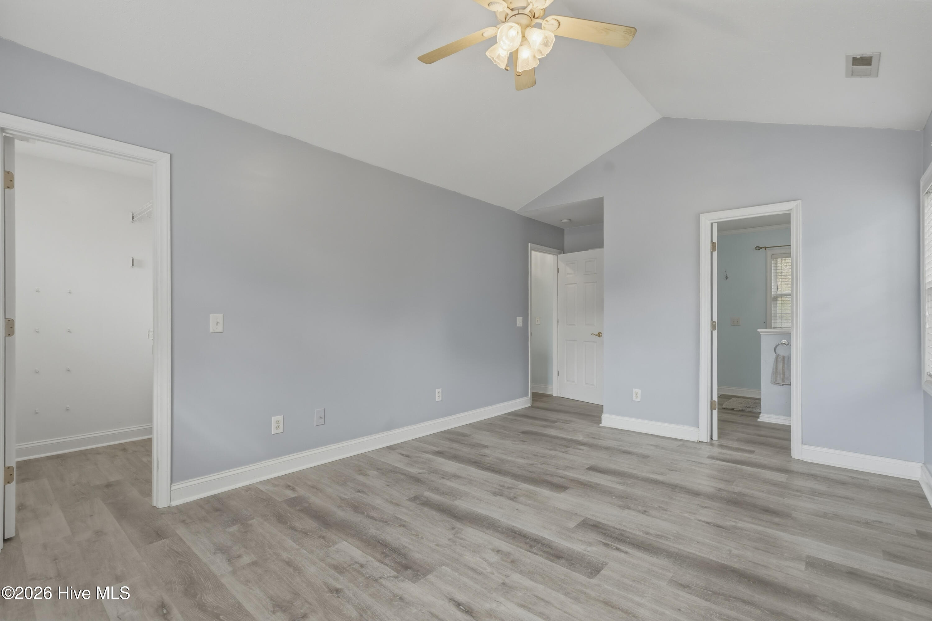 100546381 | Photo 46