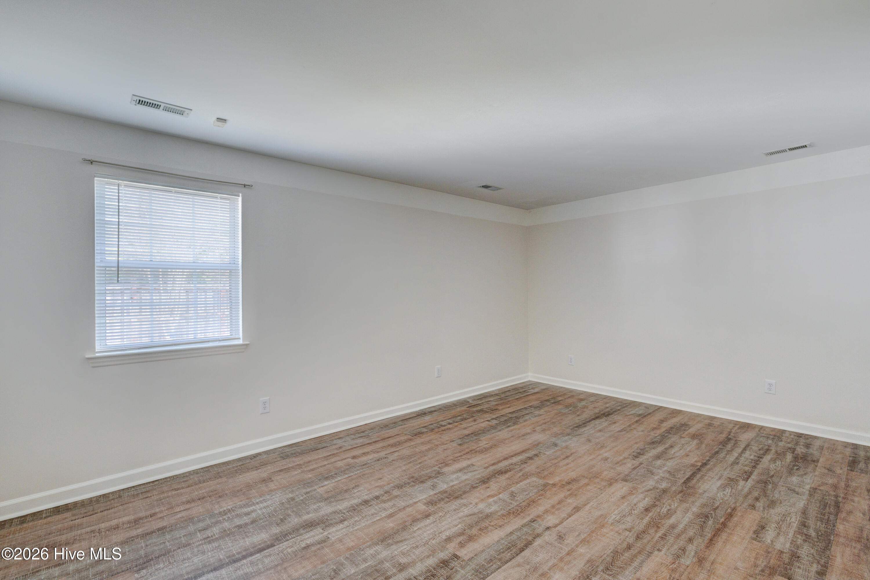 100562738 | Photo 36