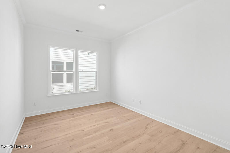 100508363 | Photo 18