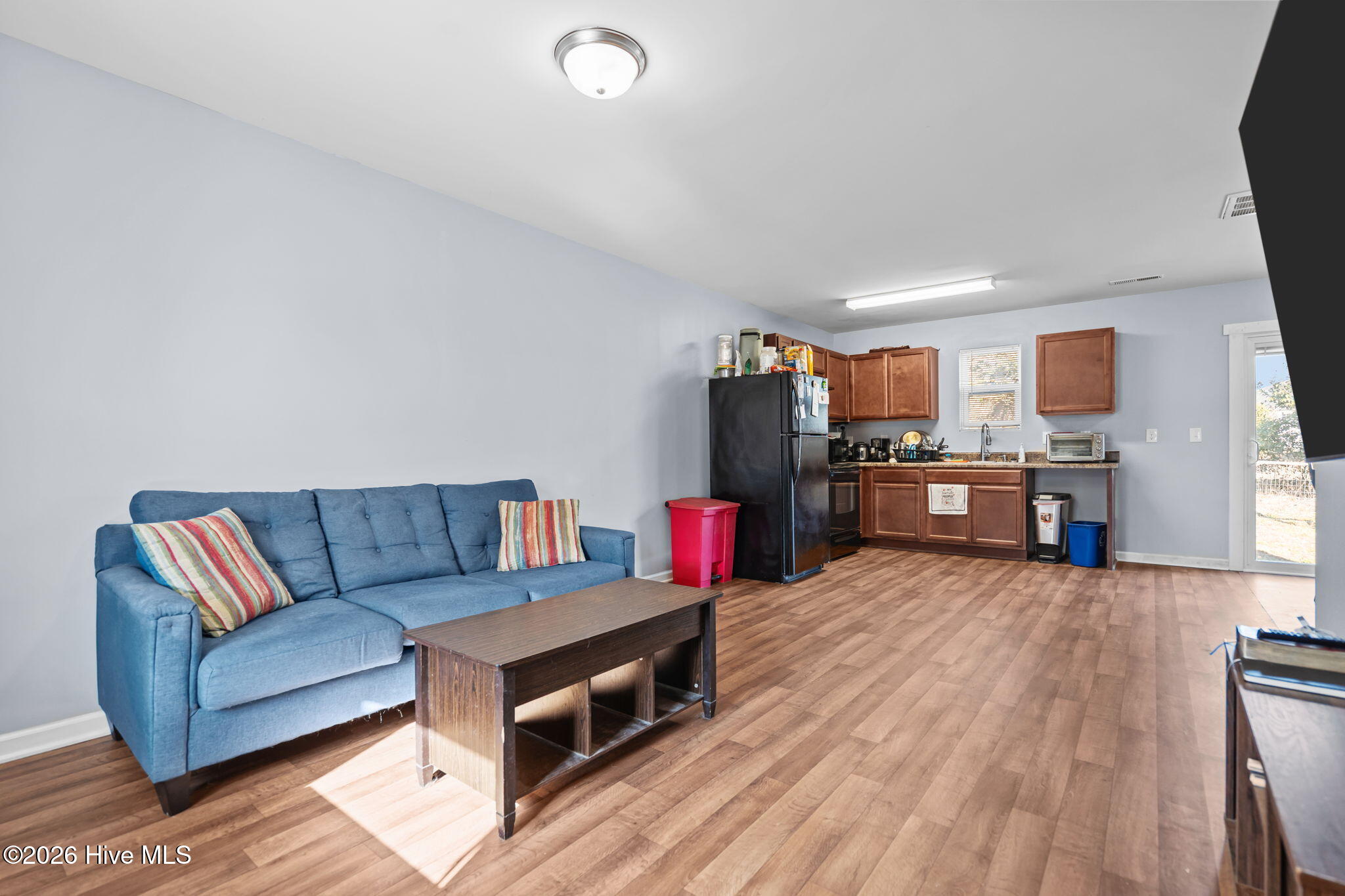 100548368 | Photo 11