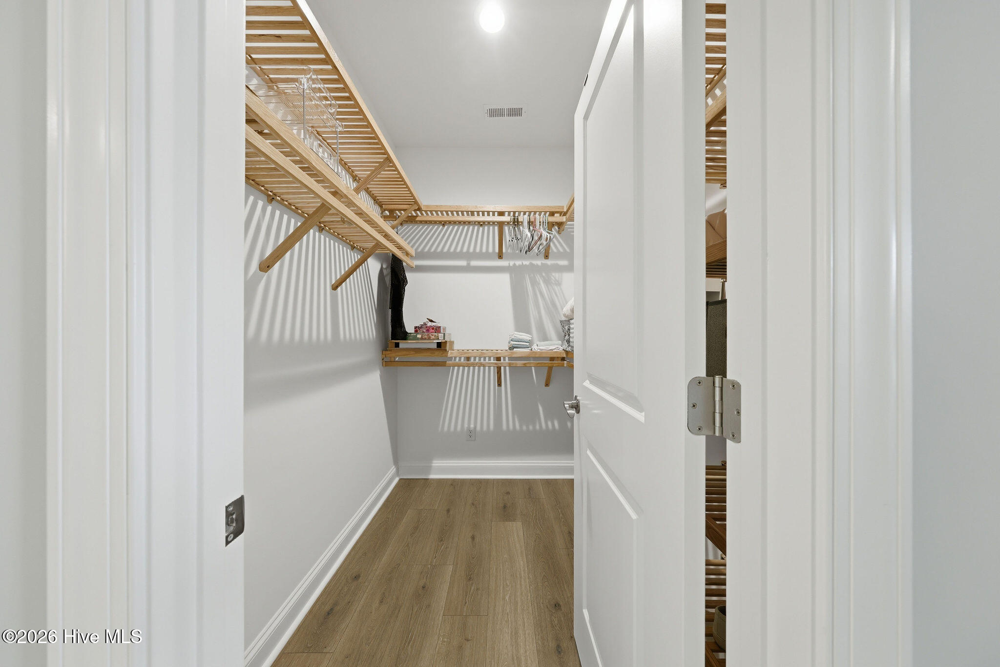 100564849 | Photo 36