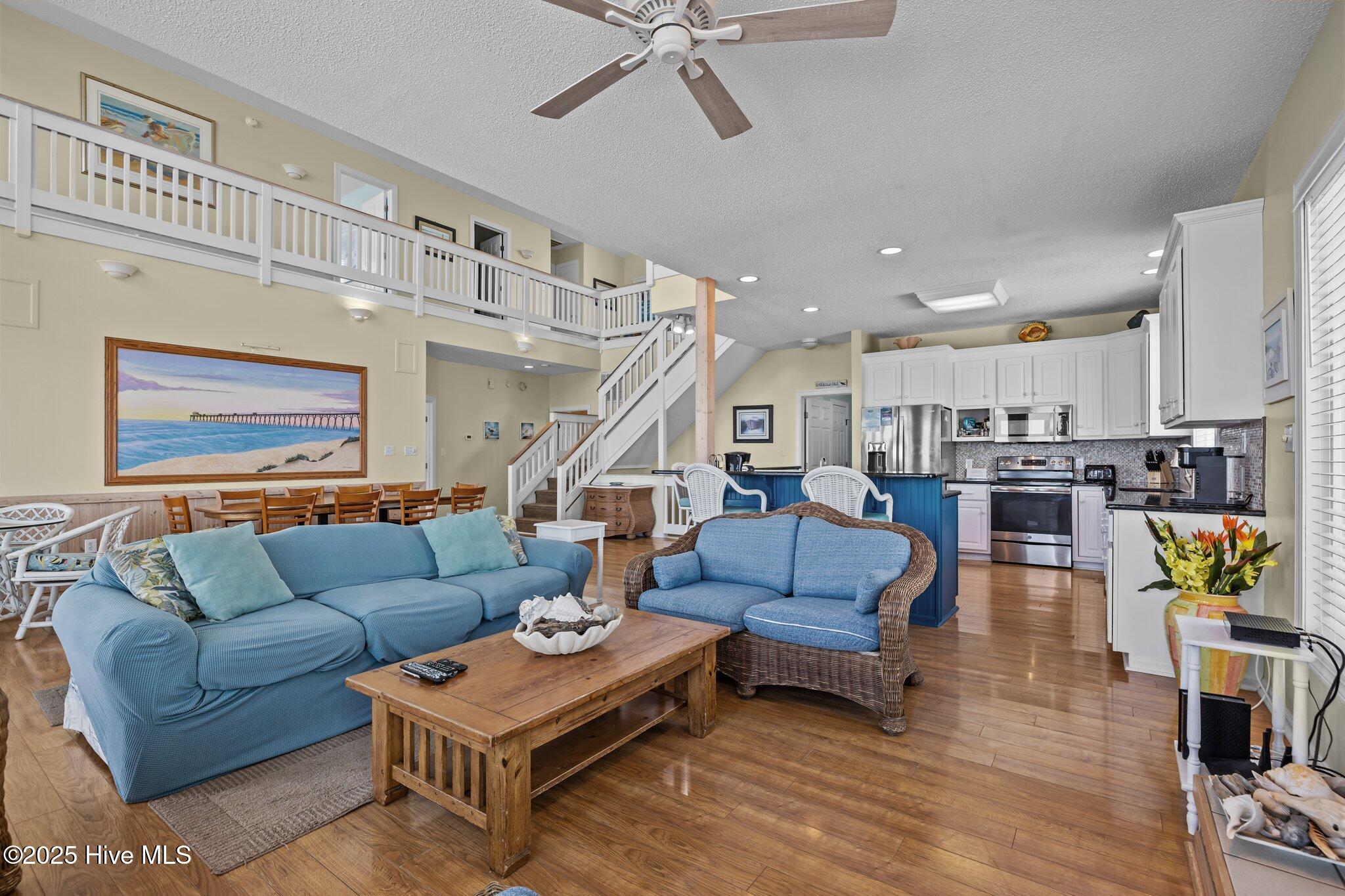 100515431 | Photo 38