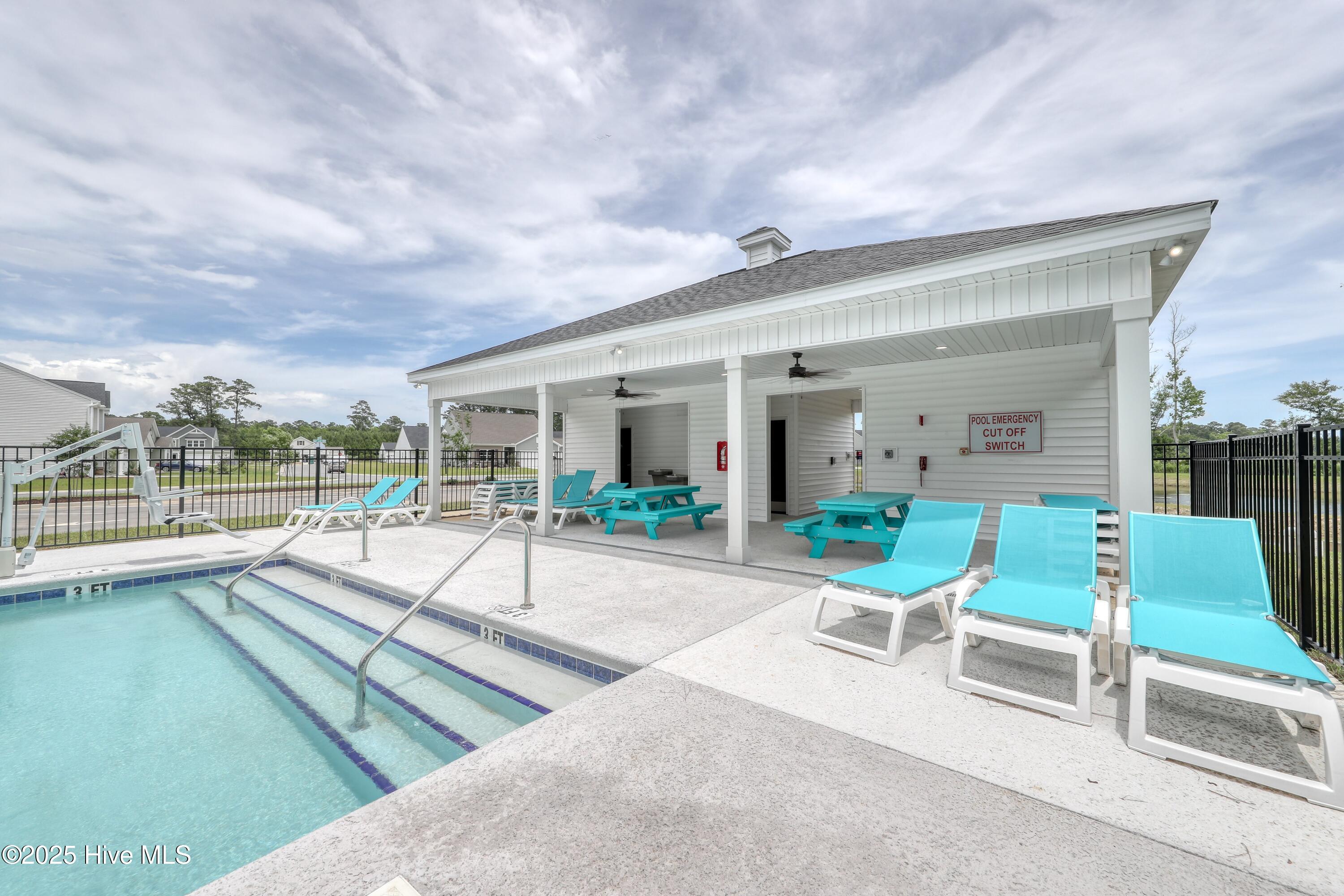 100548037 | Photo 18