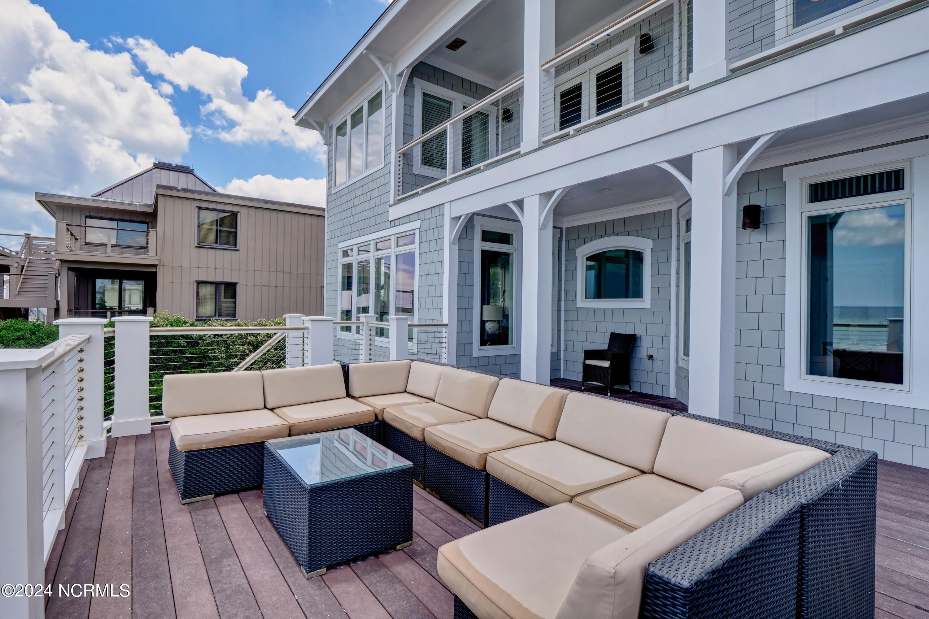 100498351 | Photo 52