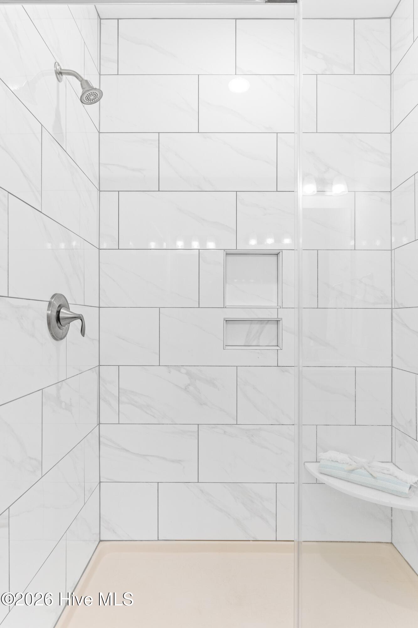 100561079 | Photo 31