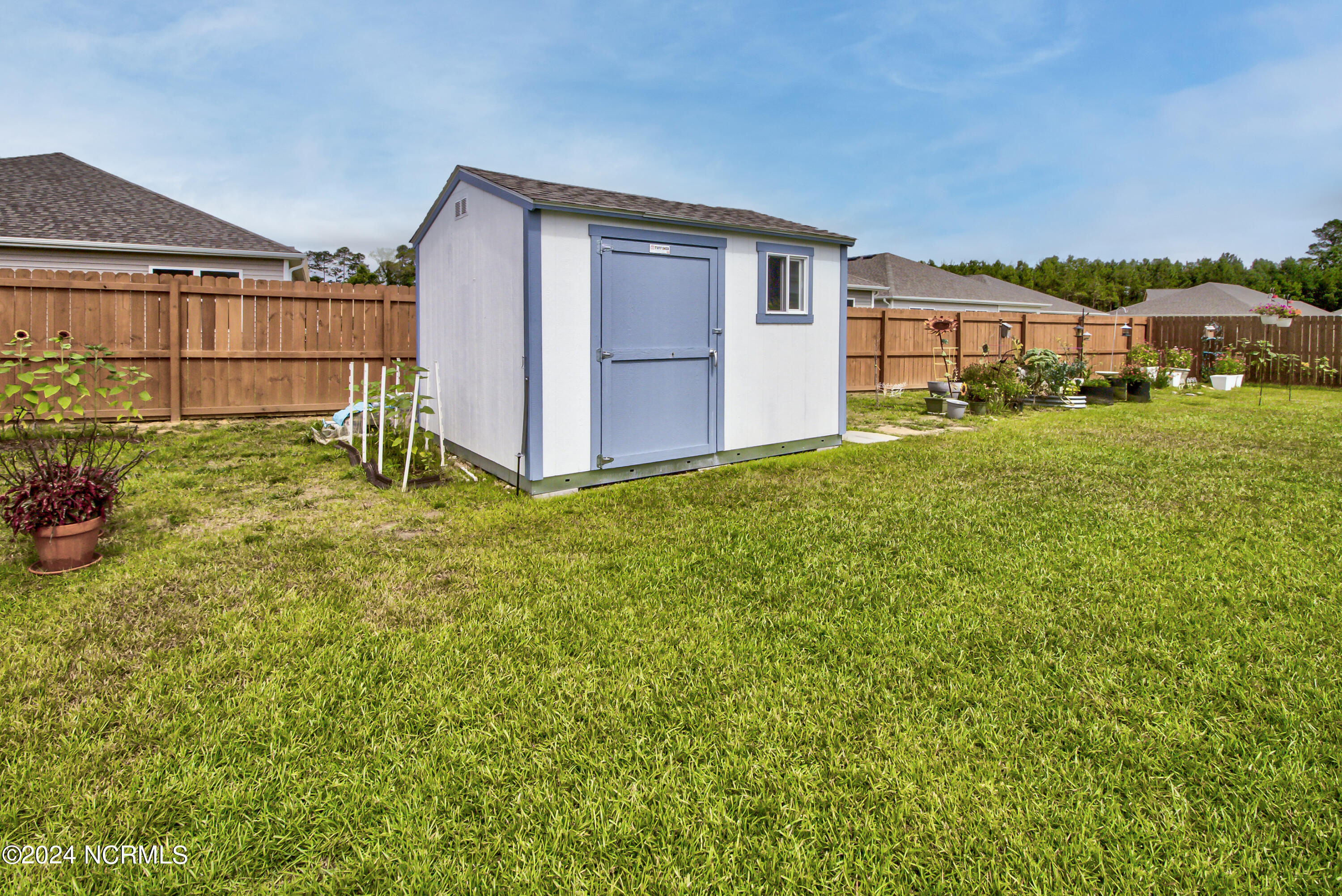 100563722 | Photo 34