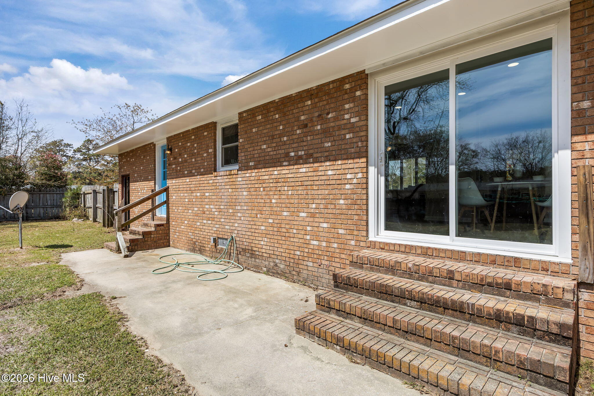 100562789 | Photo 46