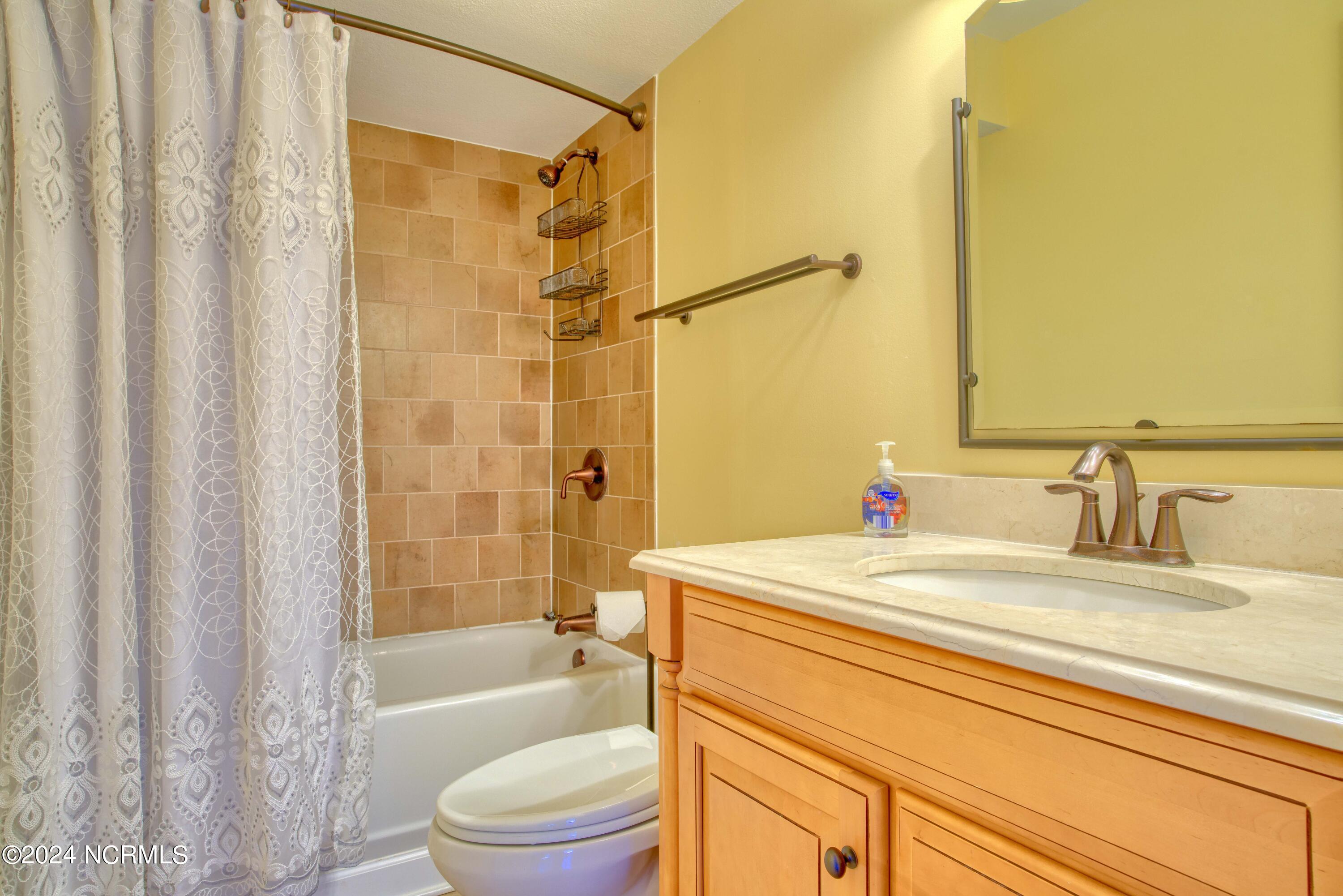 100549578 | Photo 26