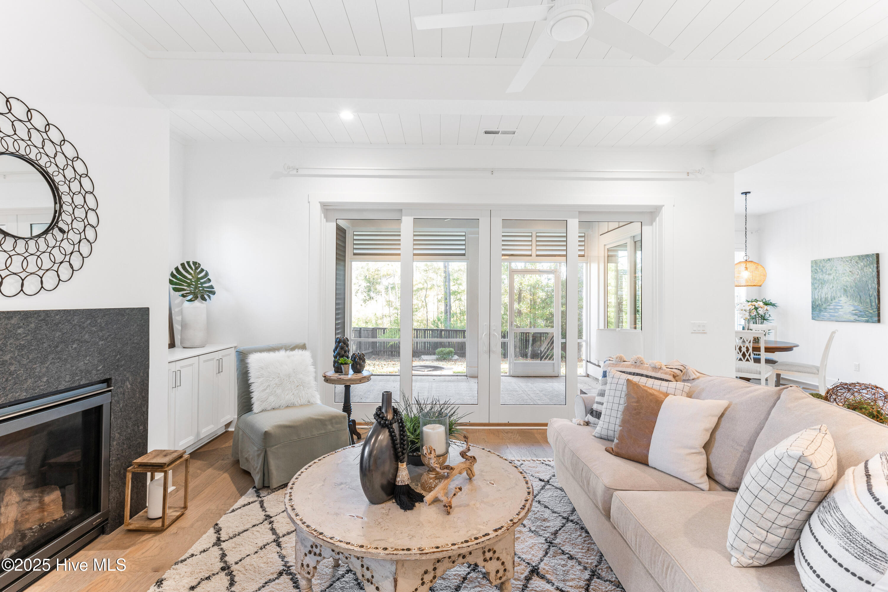 100537930 | Photo 10