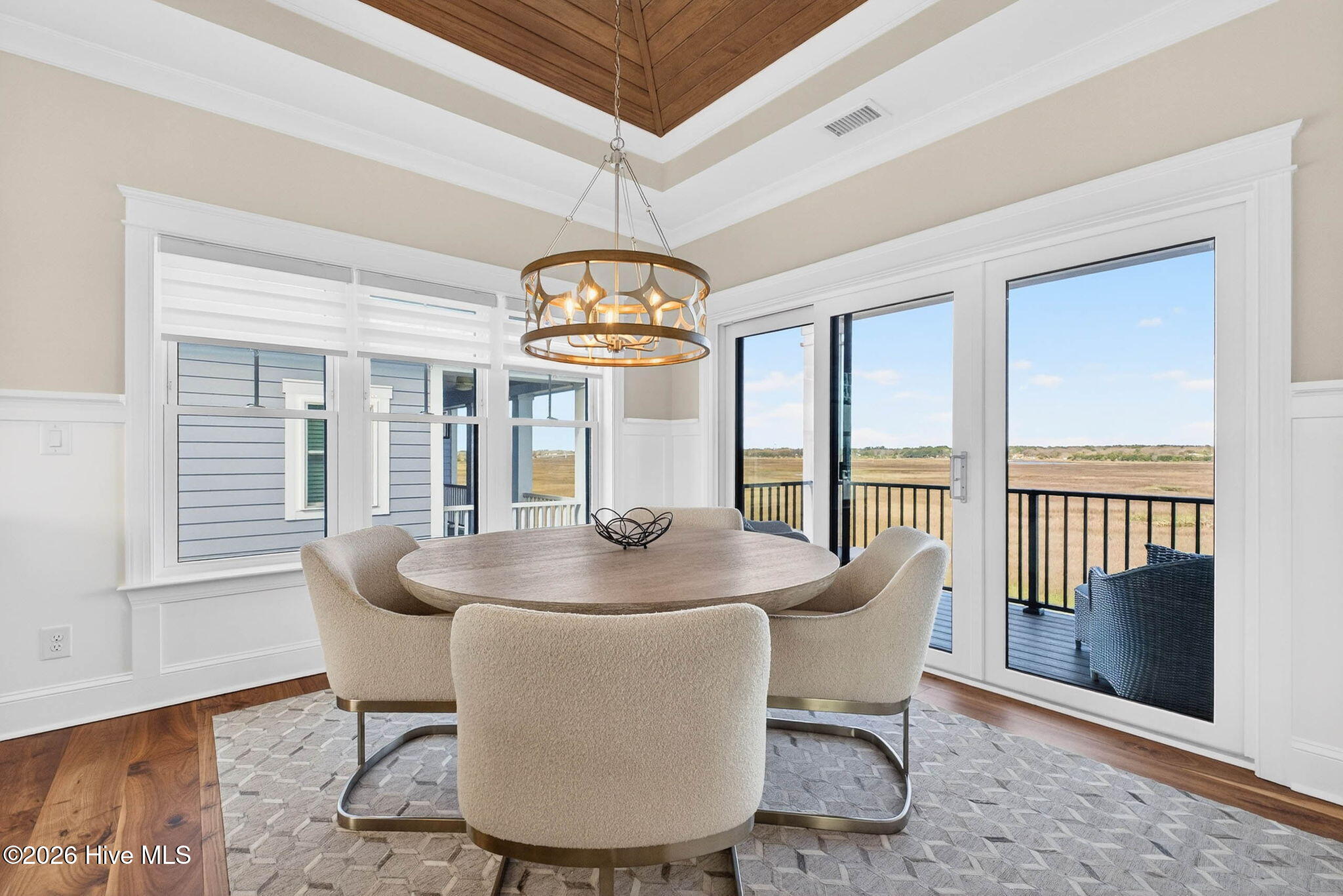 100561334 | Photo 11