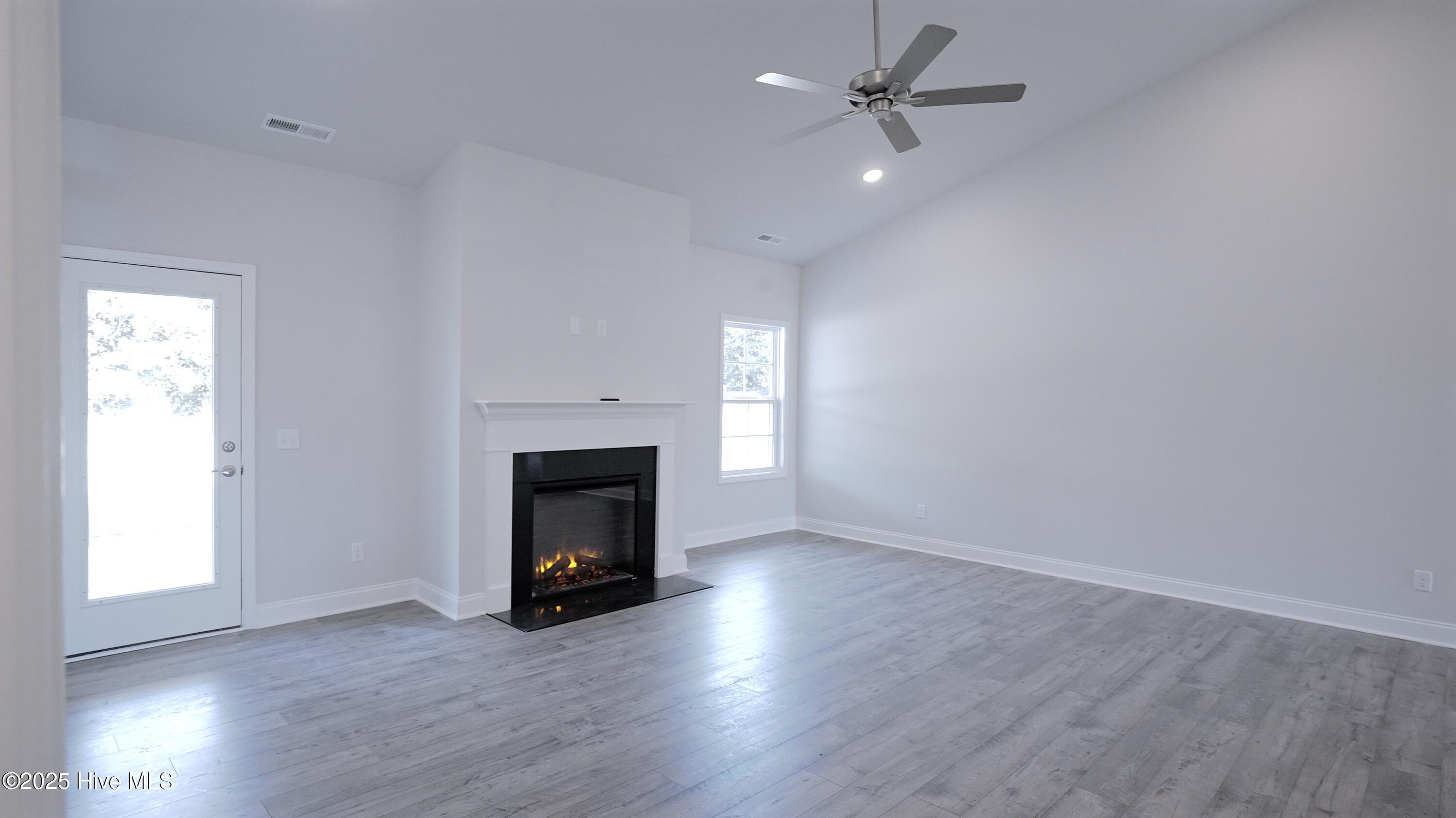 100457591 | Photo 10