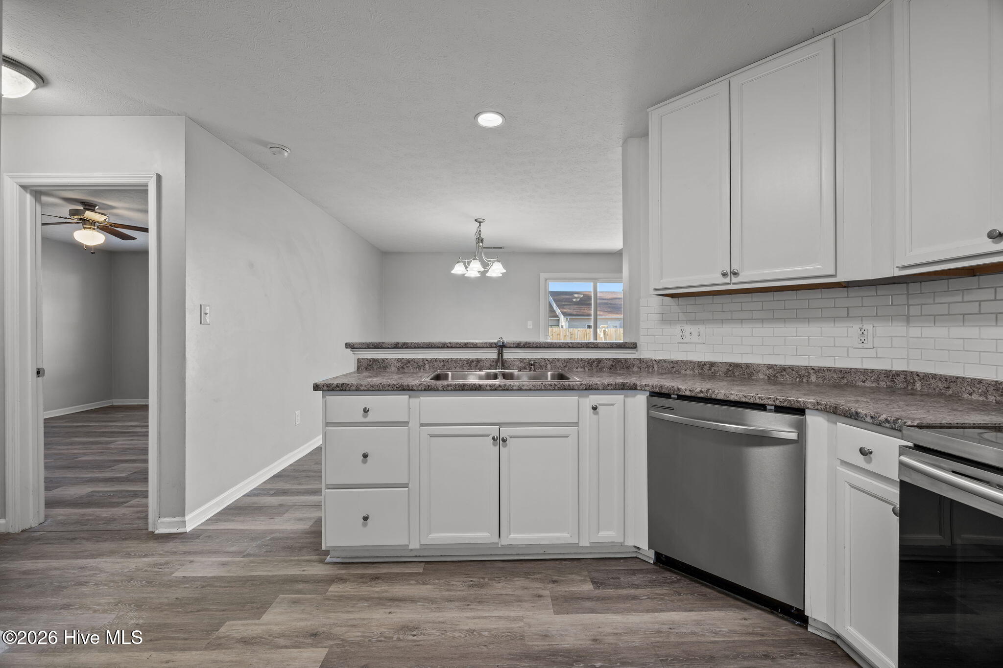 100549843 | Photo 15