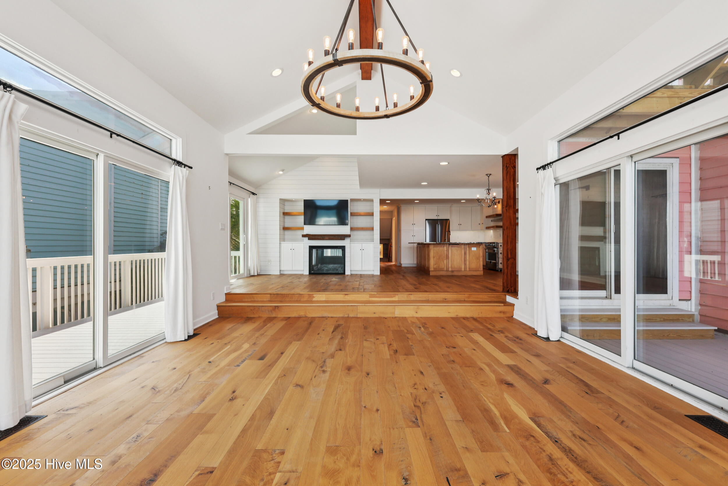 100518550 | Photo 12