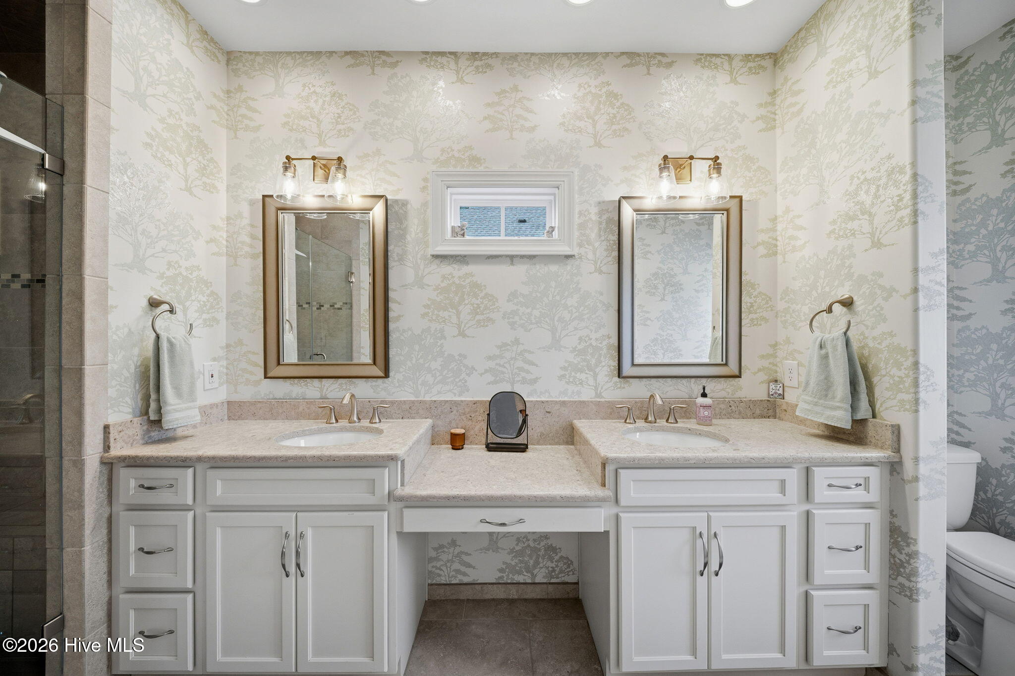 100554353 | Photo 29