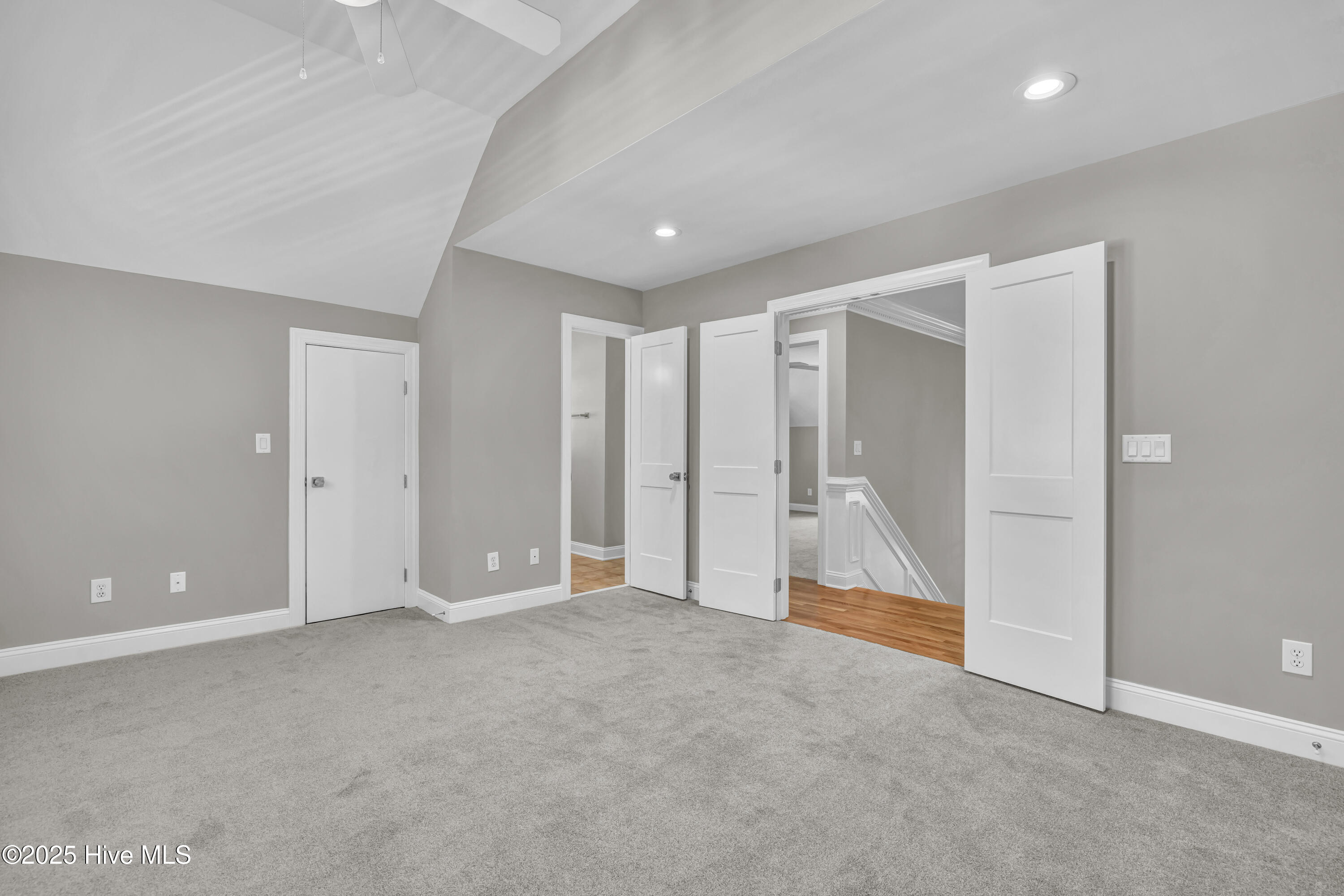 100516231 | Photo 38