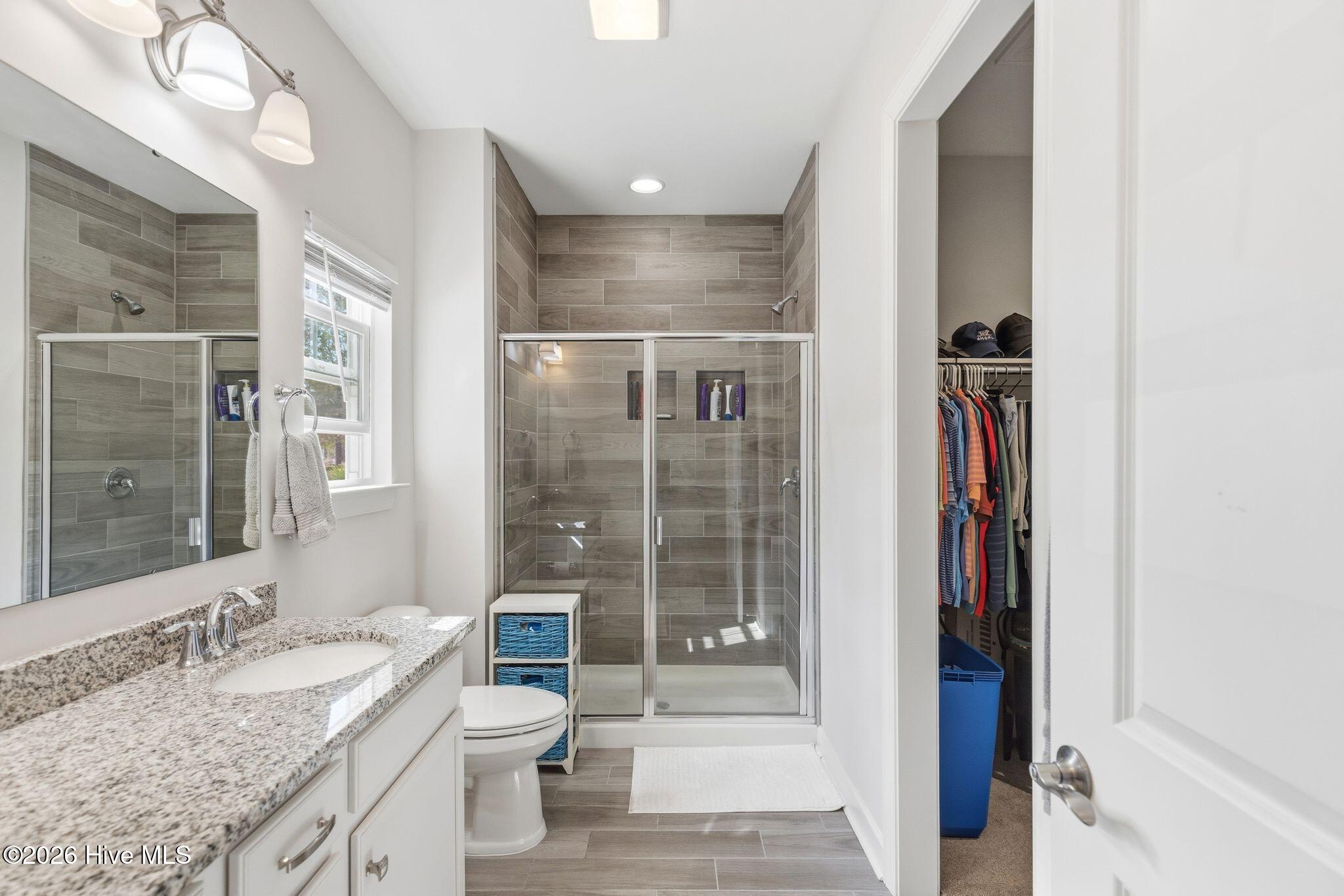 100558681 | Photo 22